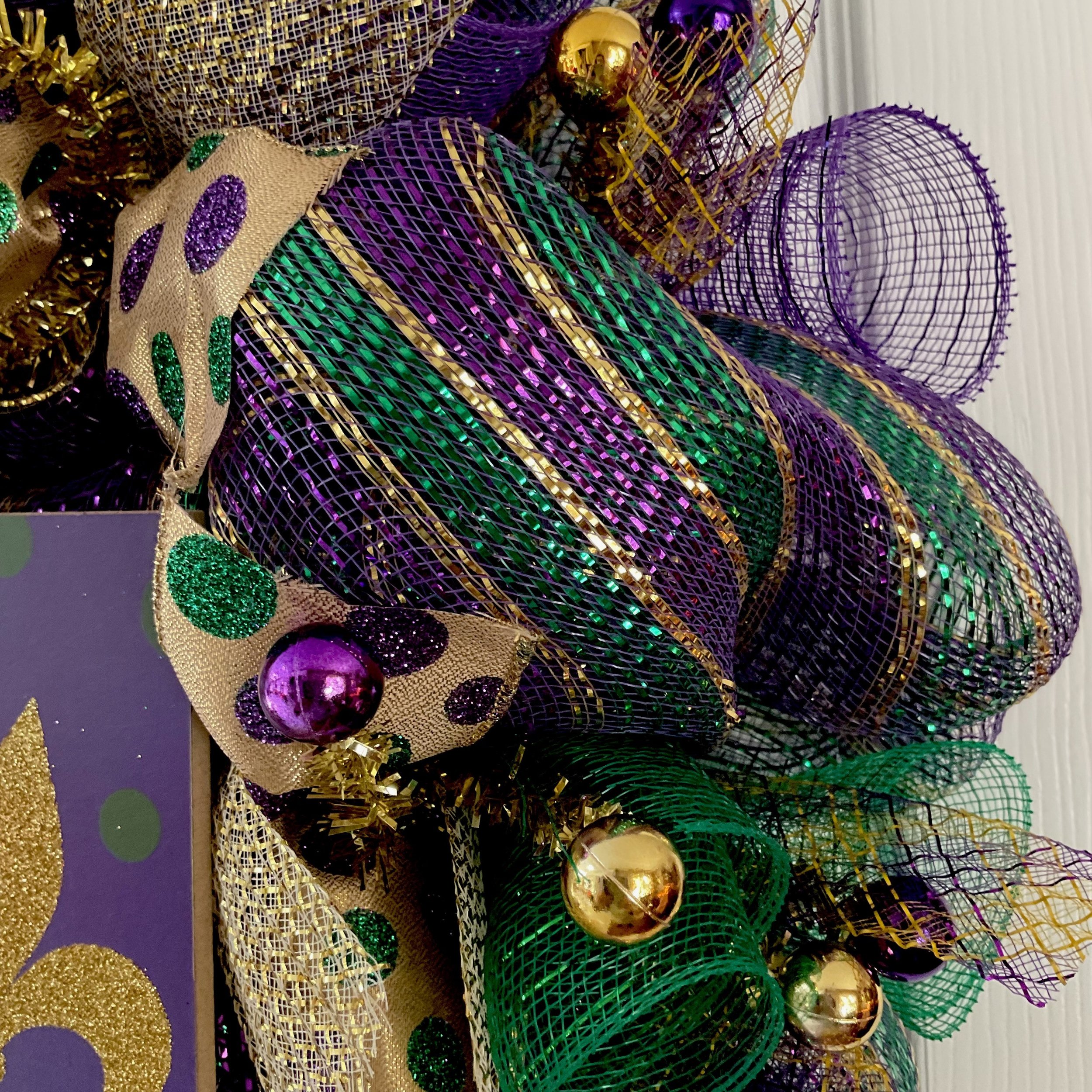 W1391mardigrasgreendotREV4.jpg