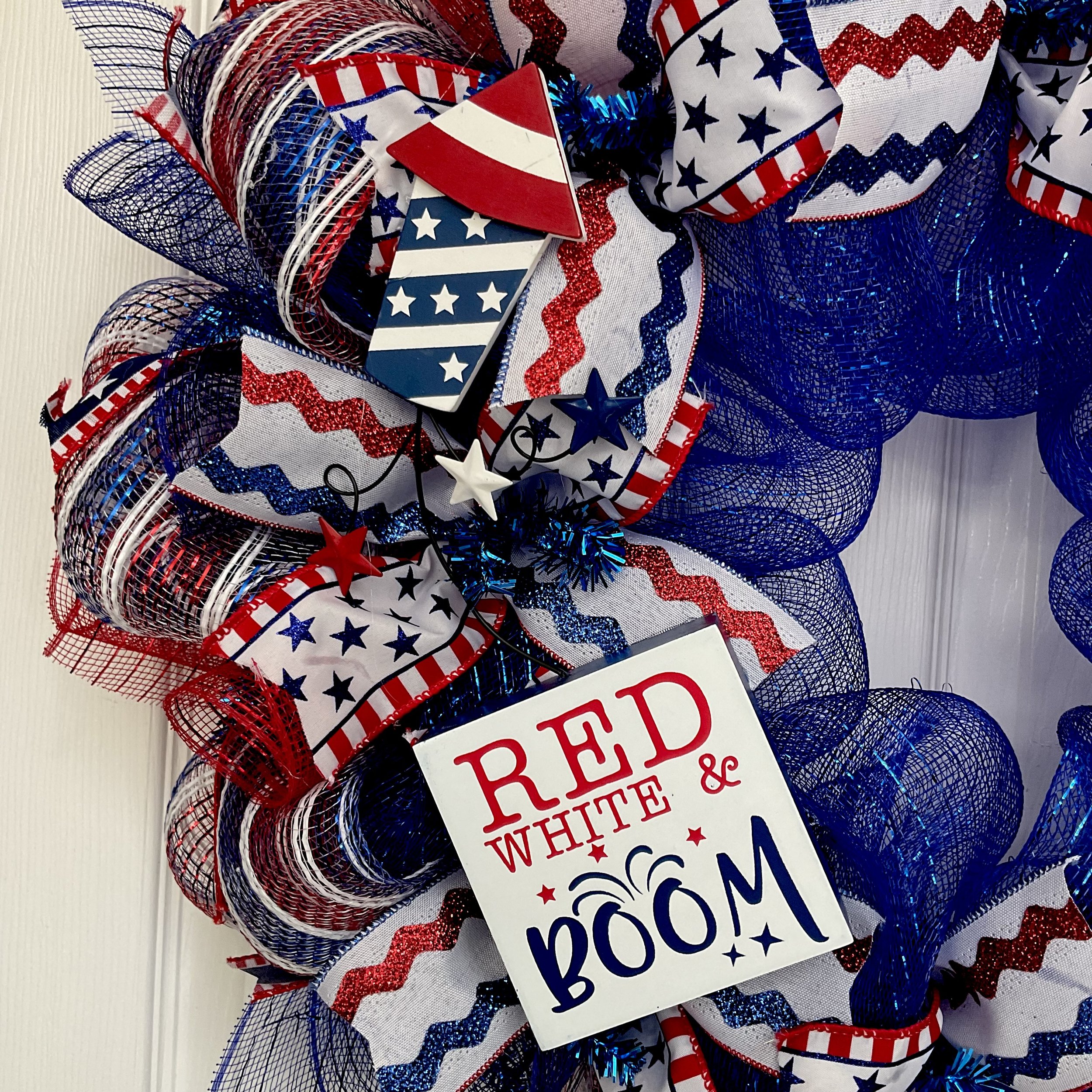W0784redwhiteandboom2.jpg