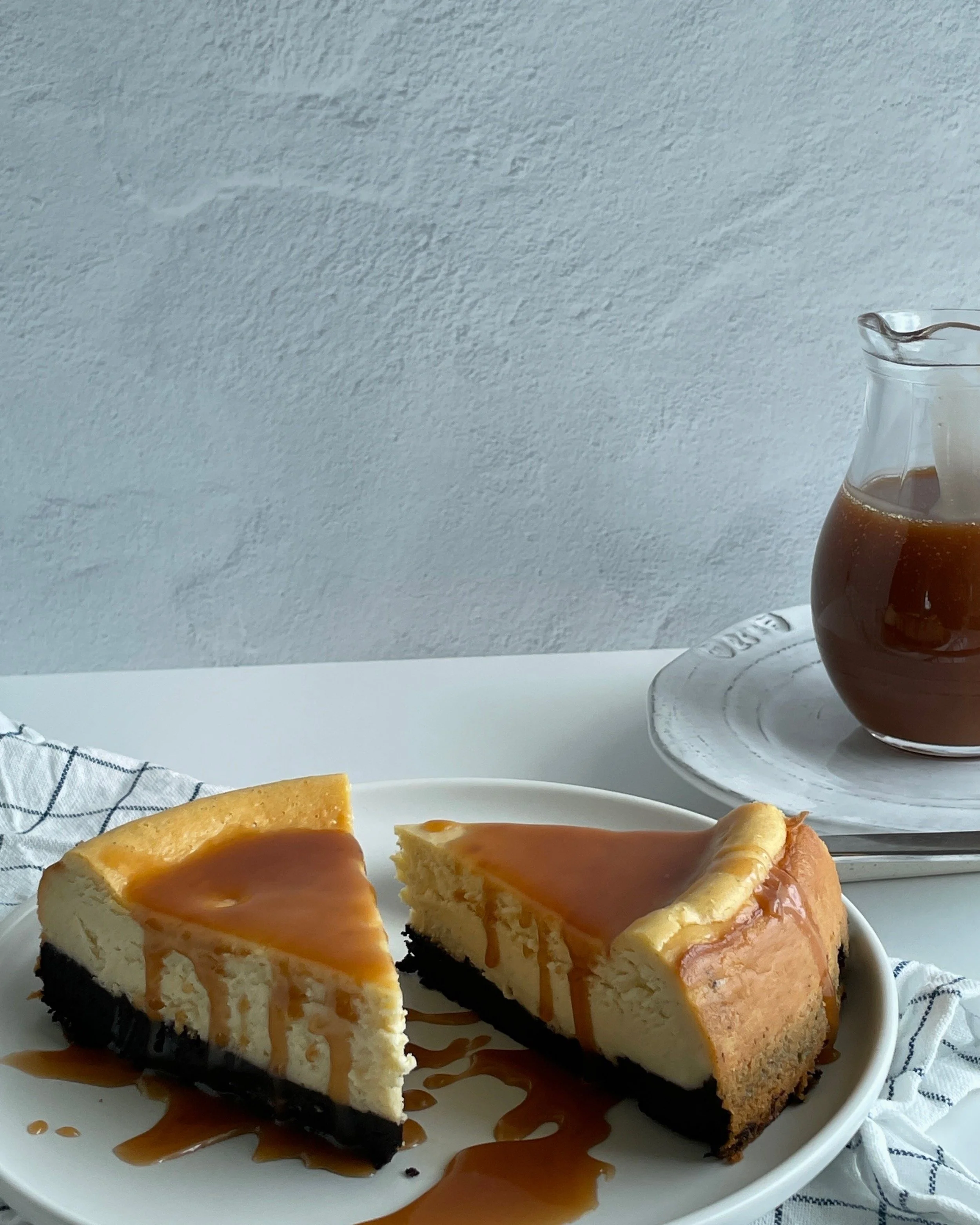 Cheesecake con Brownie y Caramelo
