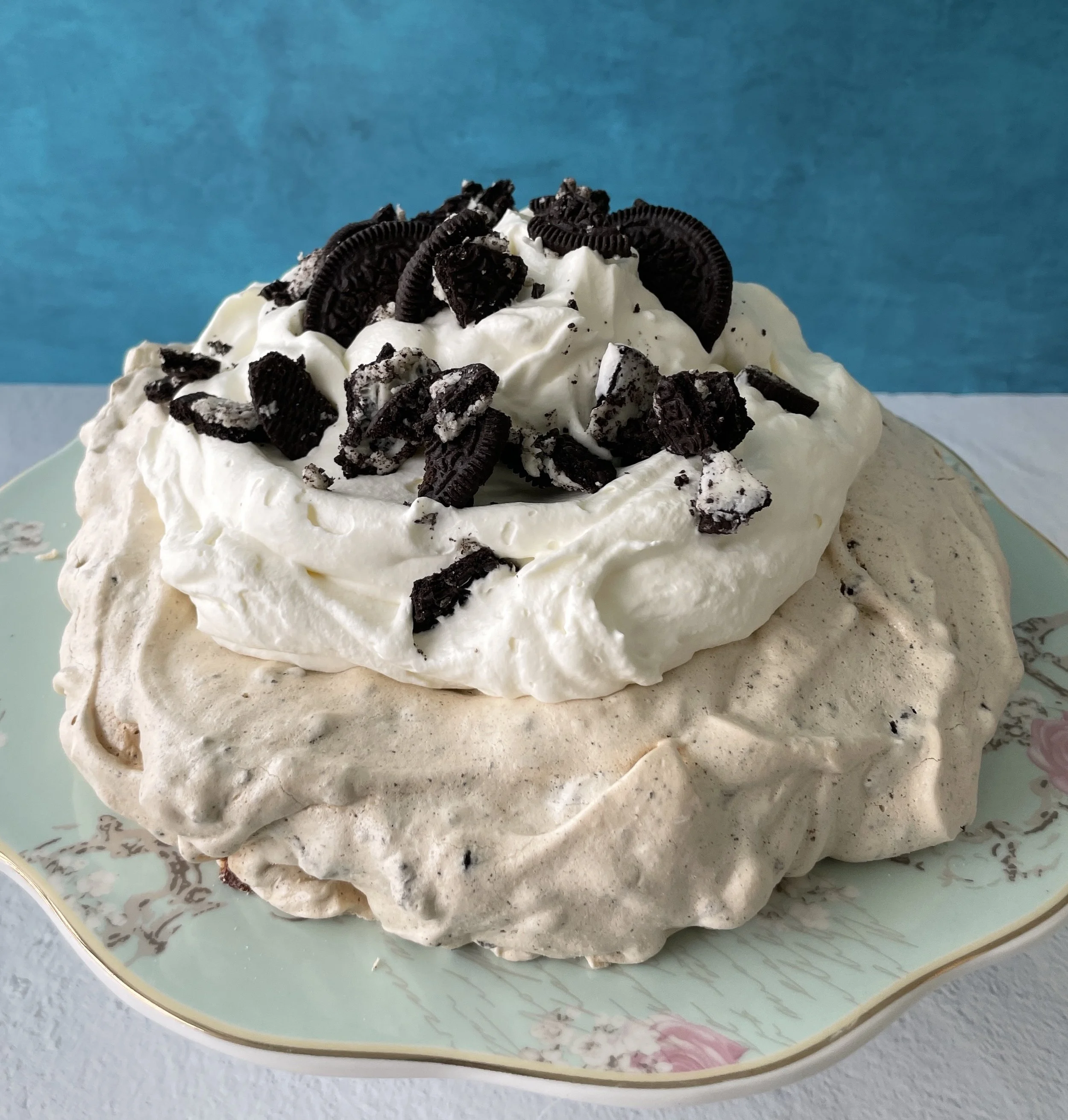 Pavlova cookies and cream