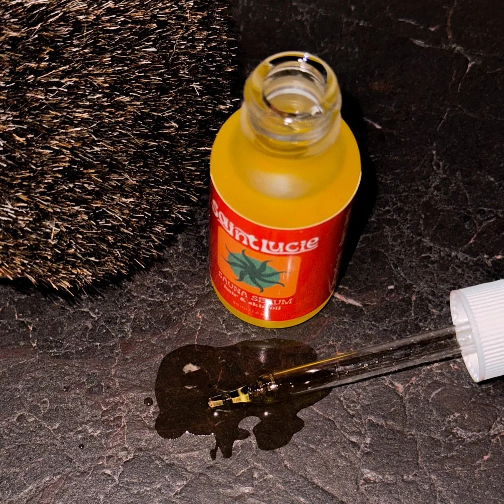 Emerge from your sauna session with softest skin ever by incorporating these tools in your next 45 minutes. 

Start with a quick dry brush, then apply @shopsaintlucie sauna serum for a perfect finish.
