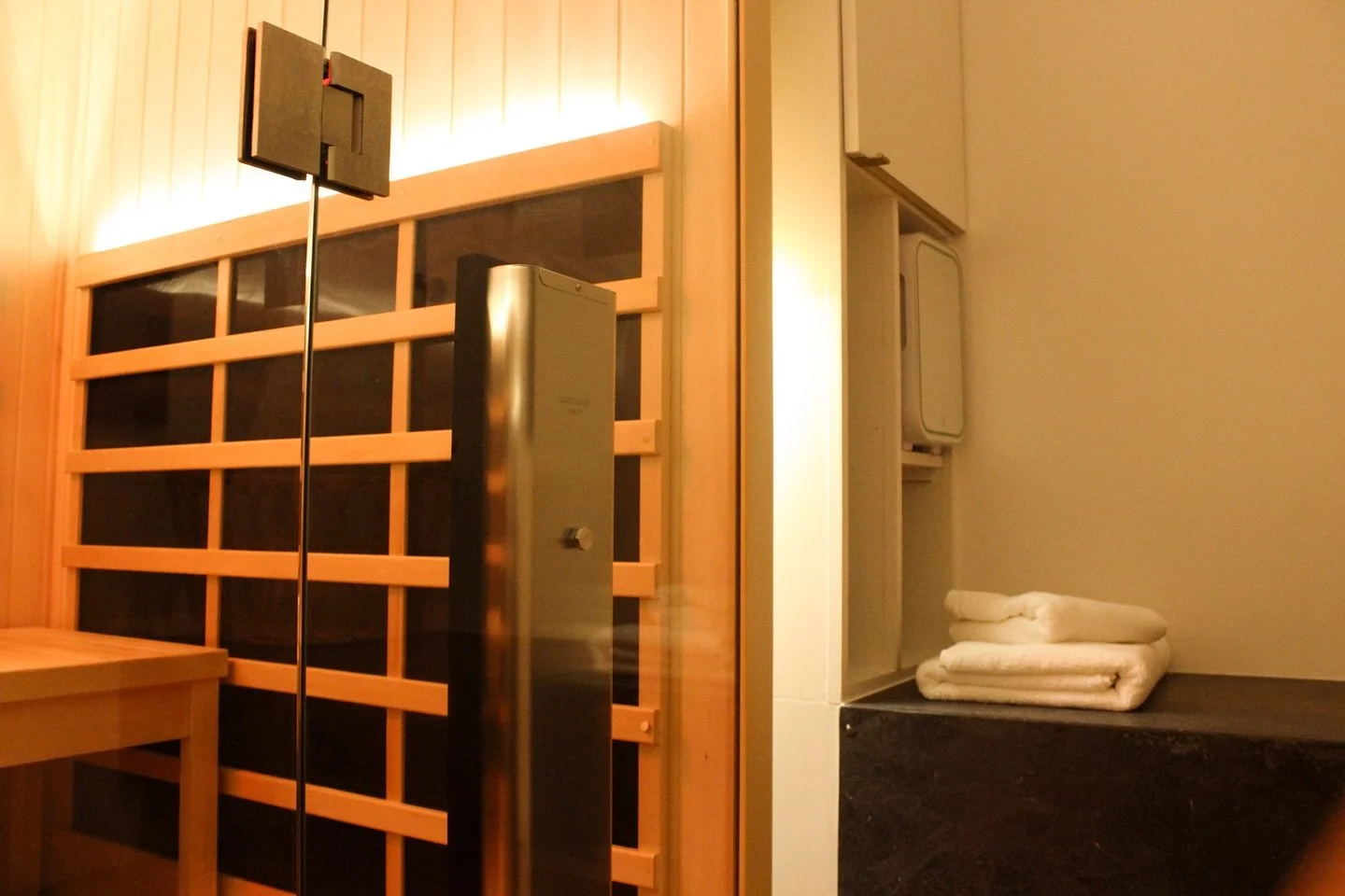 Elevate your daily ritual.
A refined routine devoted to your health and well-being.

Introducing our 𝐔𝐧𝐥𝐢𝐦𝐢𝐭𝐞𝐝 𝐌𝐞𝐦𝐛𝐞𝐫𝐬𝐡𝐢𝐩 &mdash; $𝟐𝟎𝟎
- Daily private infrared sauna
- Daily full-body red light therapy
- Daily cold plunge access