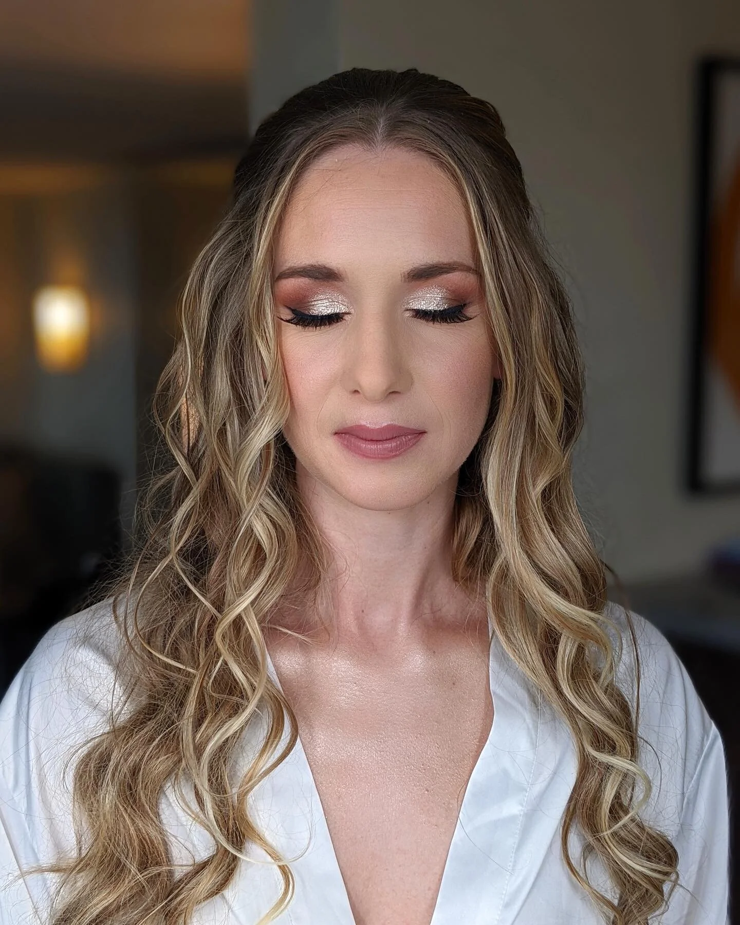 Wedding season is officially back!!! 🤍👰🏼&zwj;♀️

Here is today&rsquo;s beautiful bride, Cynthia 💍

She said sparkle so that&rsquo;s what we did ✨ Swipe to see how these colours made her blue eyes pop, she looked amazing. 

Congratulations to Cynt