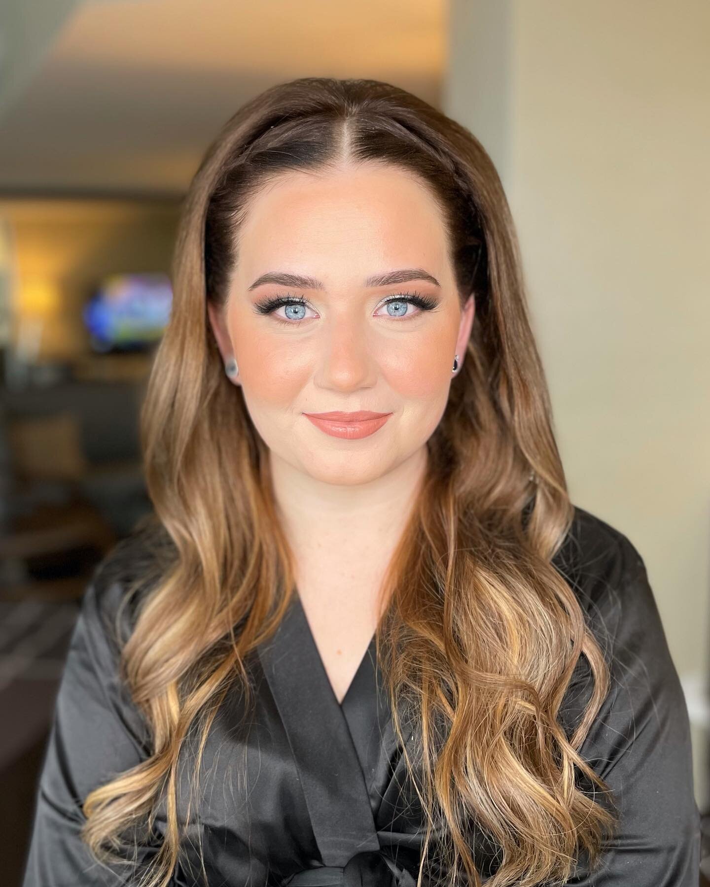 Maid of Honour 🤍 

So in love with everything about this glam on the beautiful sister of the bride. 

Wedding season makes me so happy! 💍 I am still booking for 2022 and 2023! Send me an inquiry through my website for more information 💌