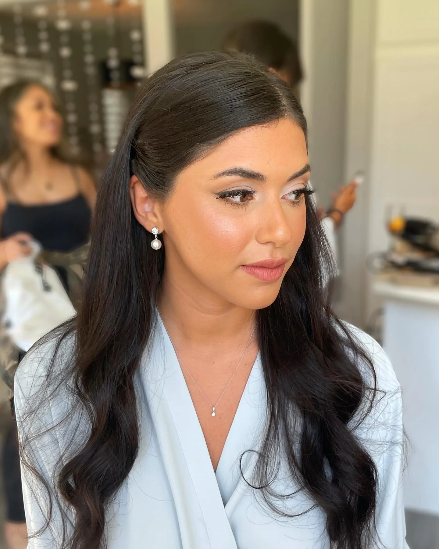 I loved this bronzed glam on one of the gorgeous bridesmaids from this weekends wedding 🤍✨I felt honoured to be one of the makeup artists glamming up some of my amazing future cousin-in-laws for @chantalvasilas wedding! 👰🏼&zwj;♀️💒 Wait until you 