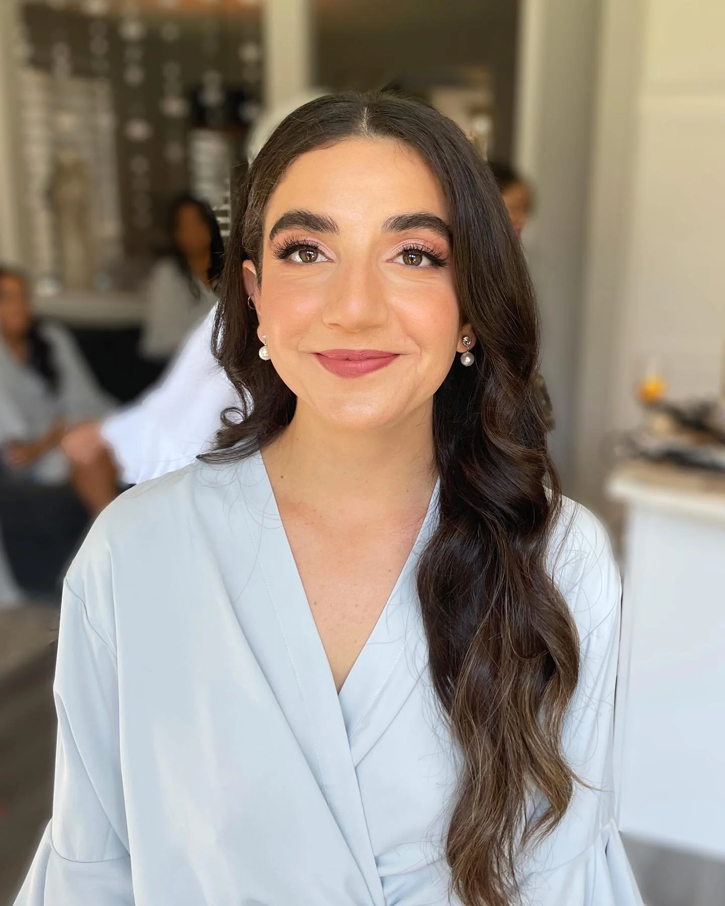 I might be a little bias since she&rsquo;s my future sister in law, but how beautiful is she 🥲&hearts;️ 

Another gorgeous bridesmaid glam 🤍  I love using brown eyeliner to keep an eye look more romantic and less harsh, super flattering ✨🤎

Brushi