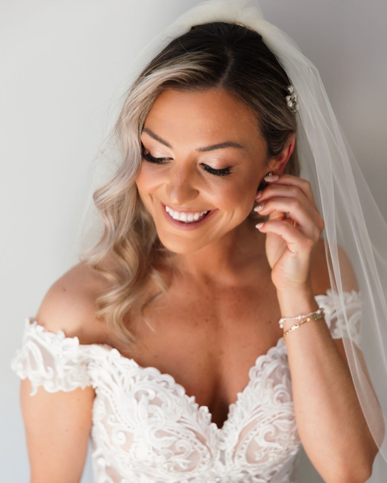 She is too beautiful, I couldn&rsquo;t choose just one photo! 🤍👰🏼&zwj;♀️ 
I was so honoured to have done @chantalvasilas bridal glam 🤍 Thank you for trusting me and letting me be apart of your most special day! You could not have been a more perf