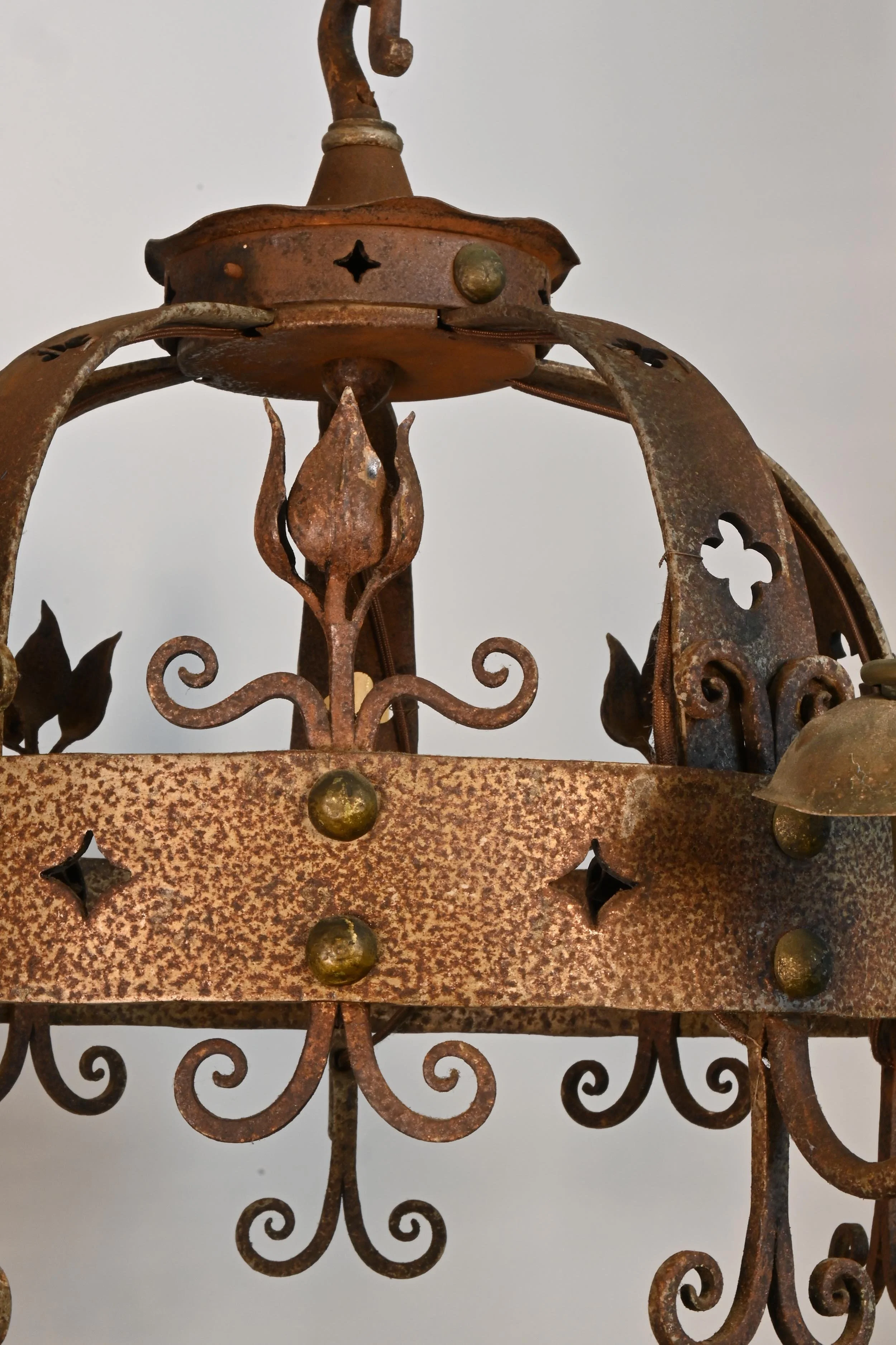 61200+cast+iron+5+candle+chandelier+1.jpg