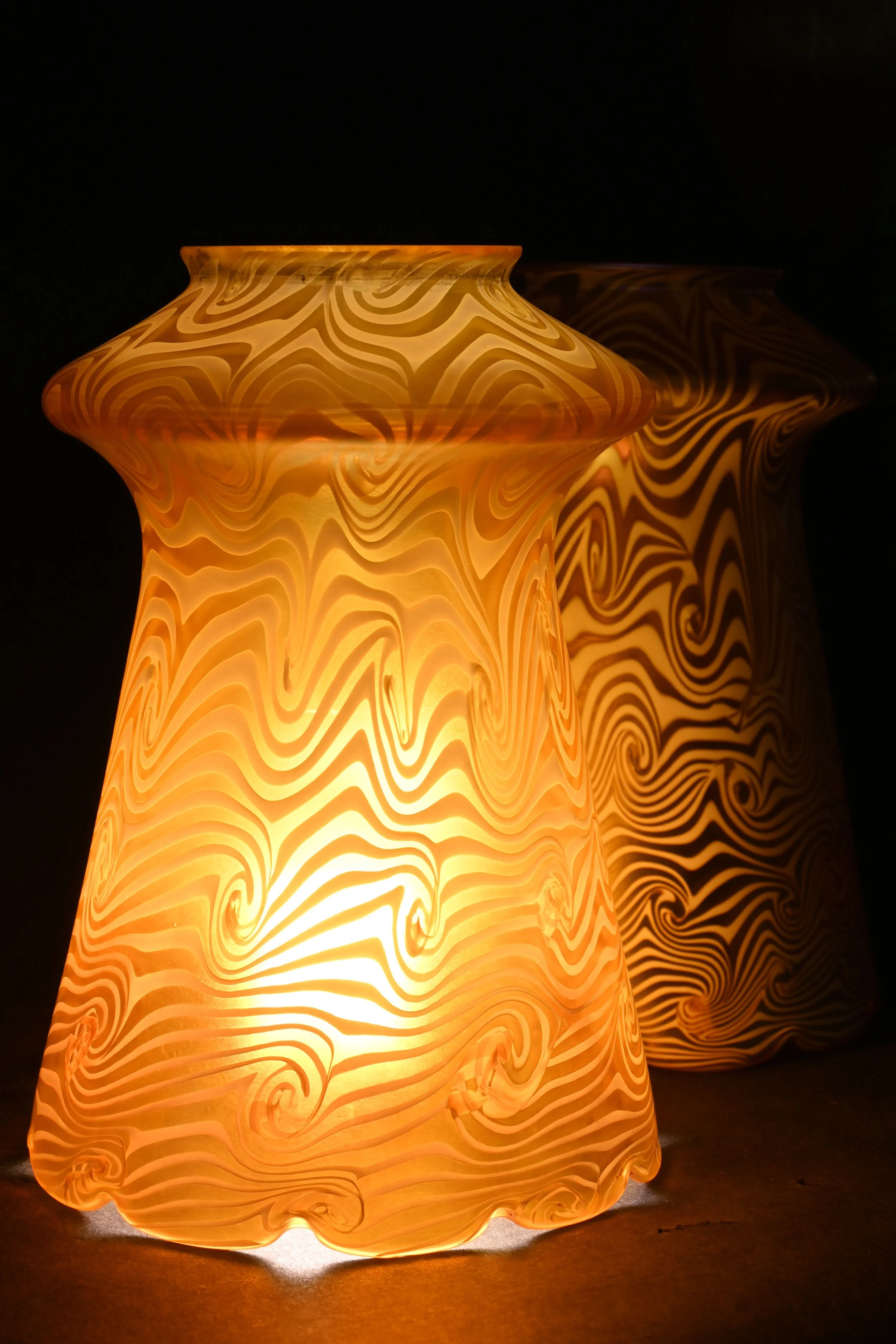 60025-aurene-swirled-white-king-tut-shade-2.jpg