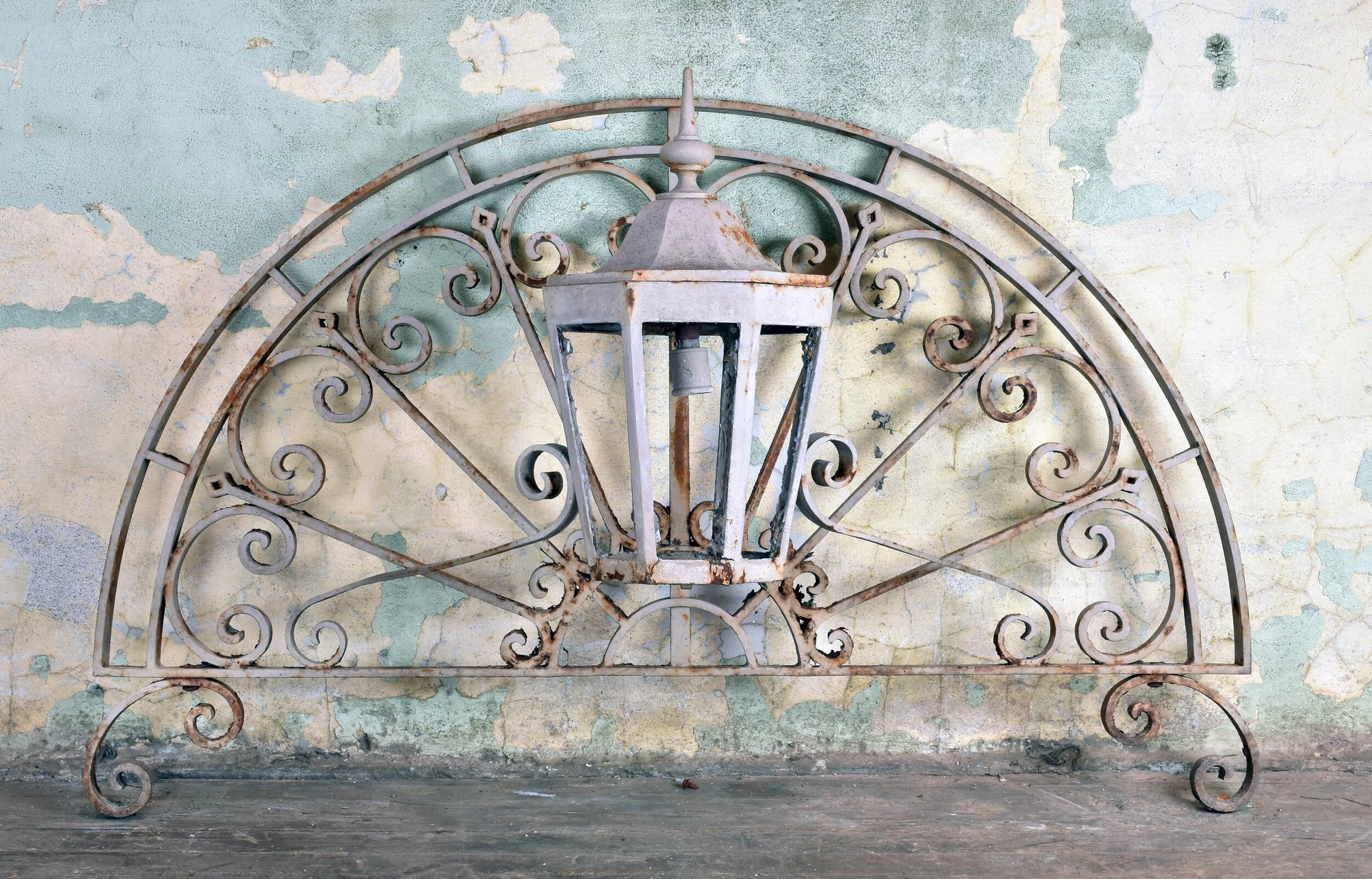 48948+entry+arch+with+lantern+full+1.jpg