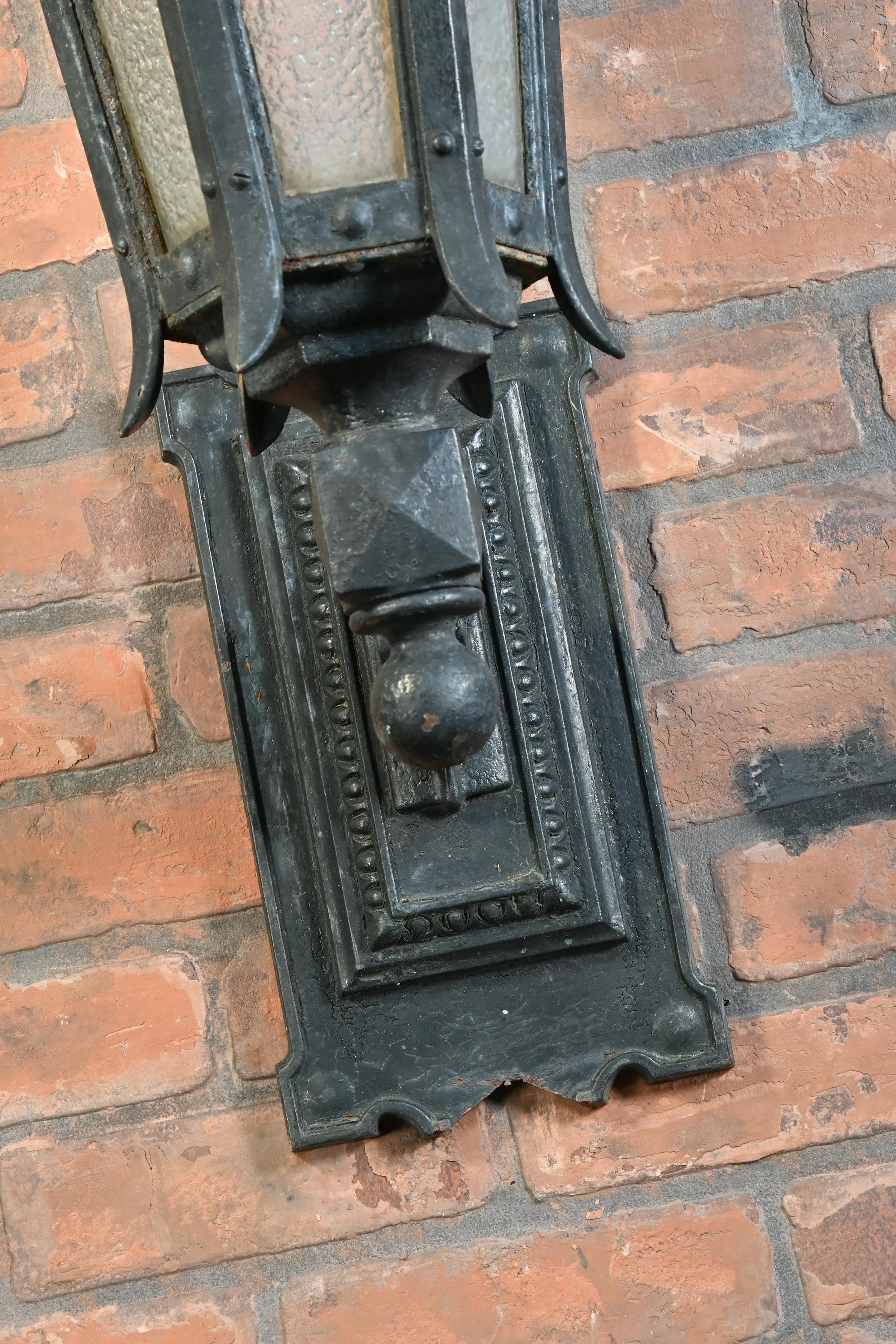 61607+cast+lantern+exterior+2.jpg