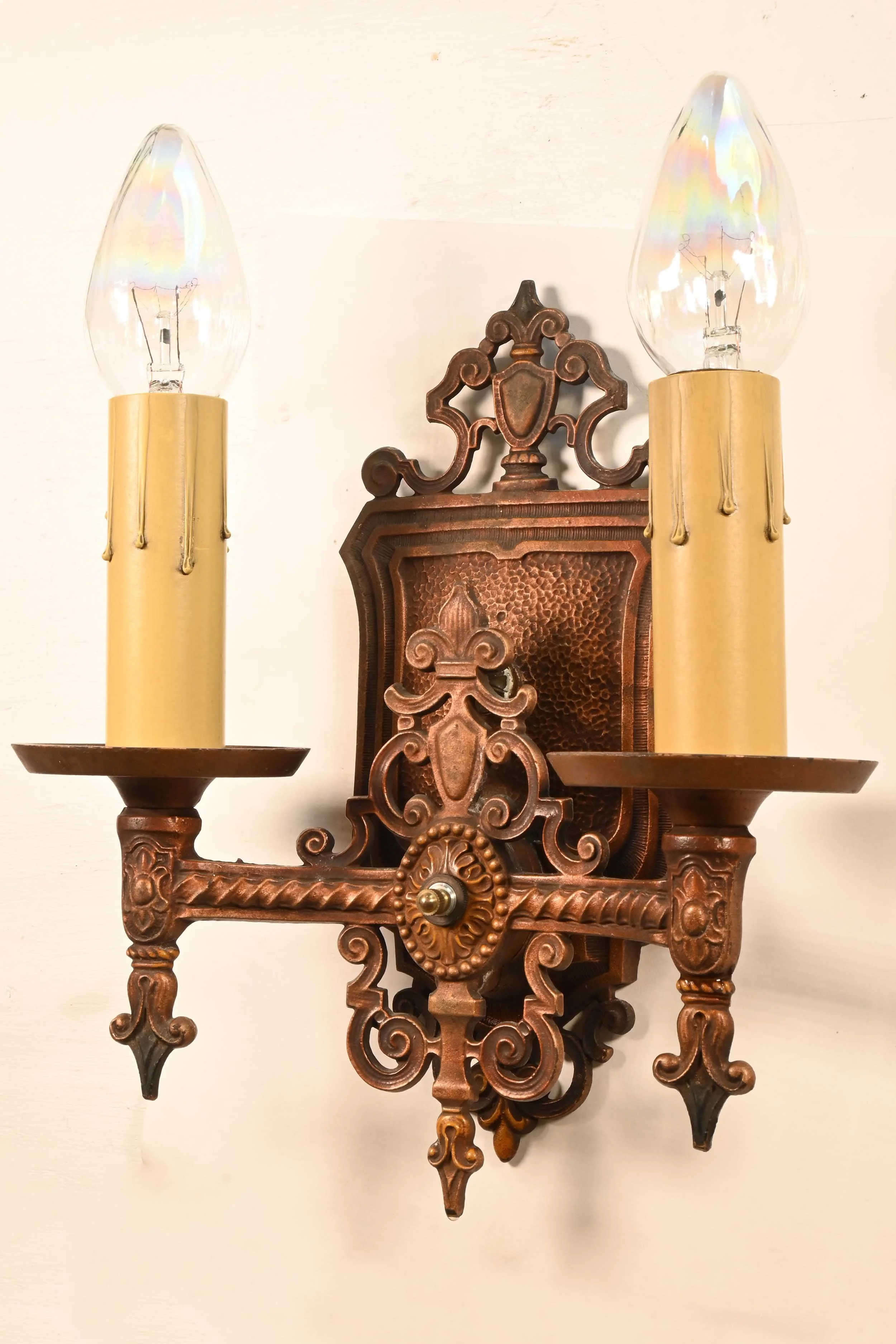 61260+markel+tudor+2+candle+2.jpg