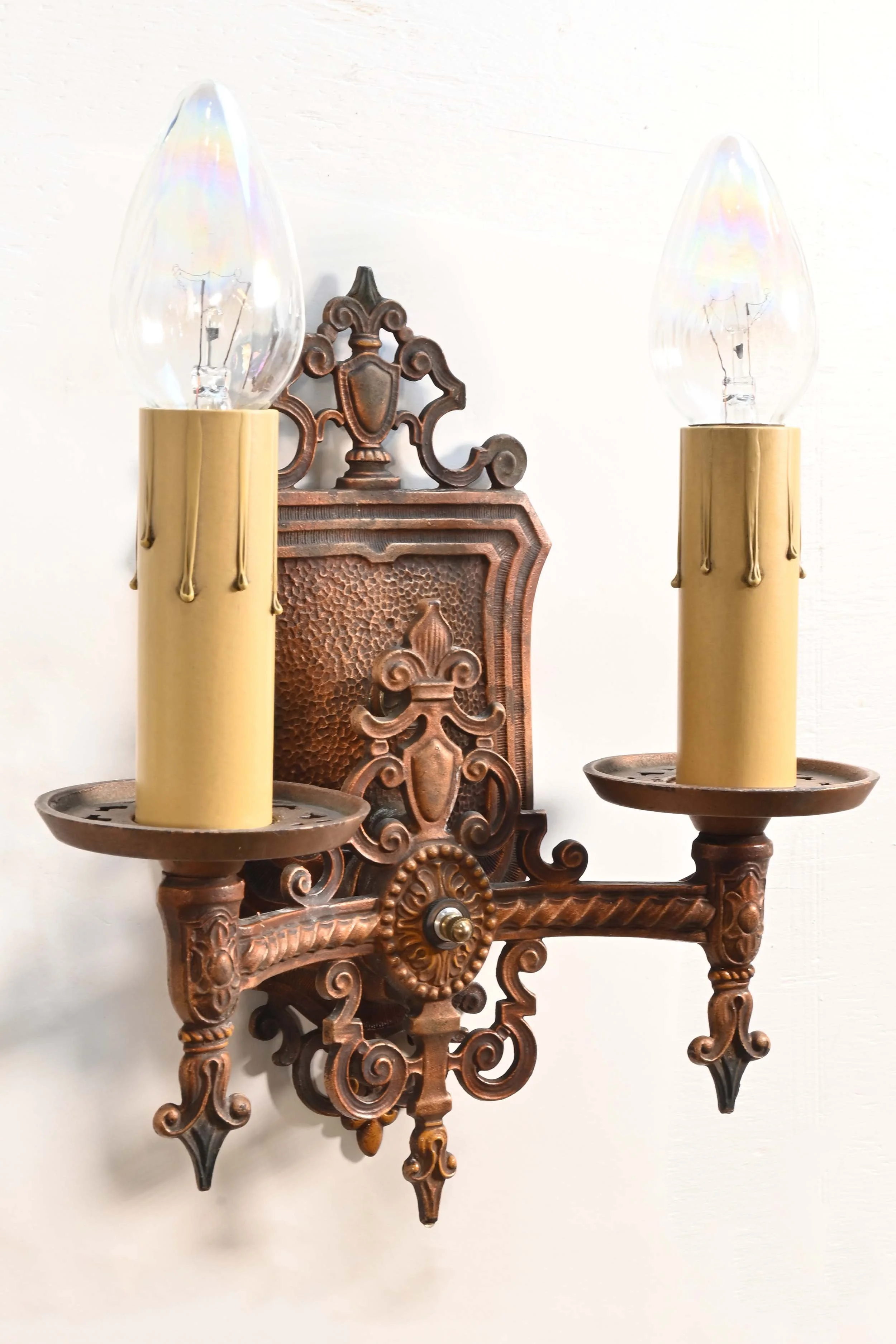 61260+markel+tudor+2+candle+3.jpg