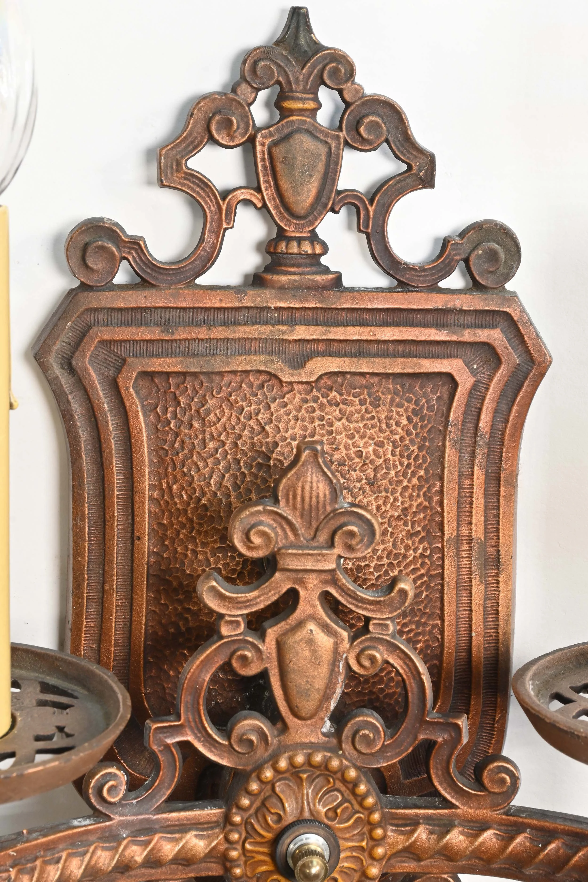 61260+markel+tudor+2+candle+5.jpg