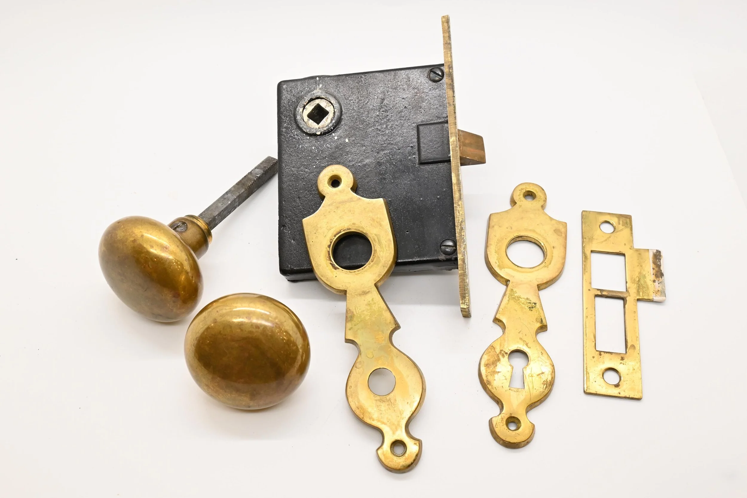 49699+knobs+sets+colonial+brass+2.jpg