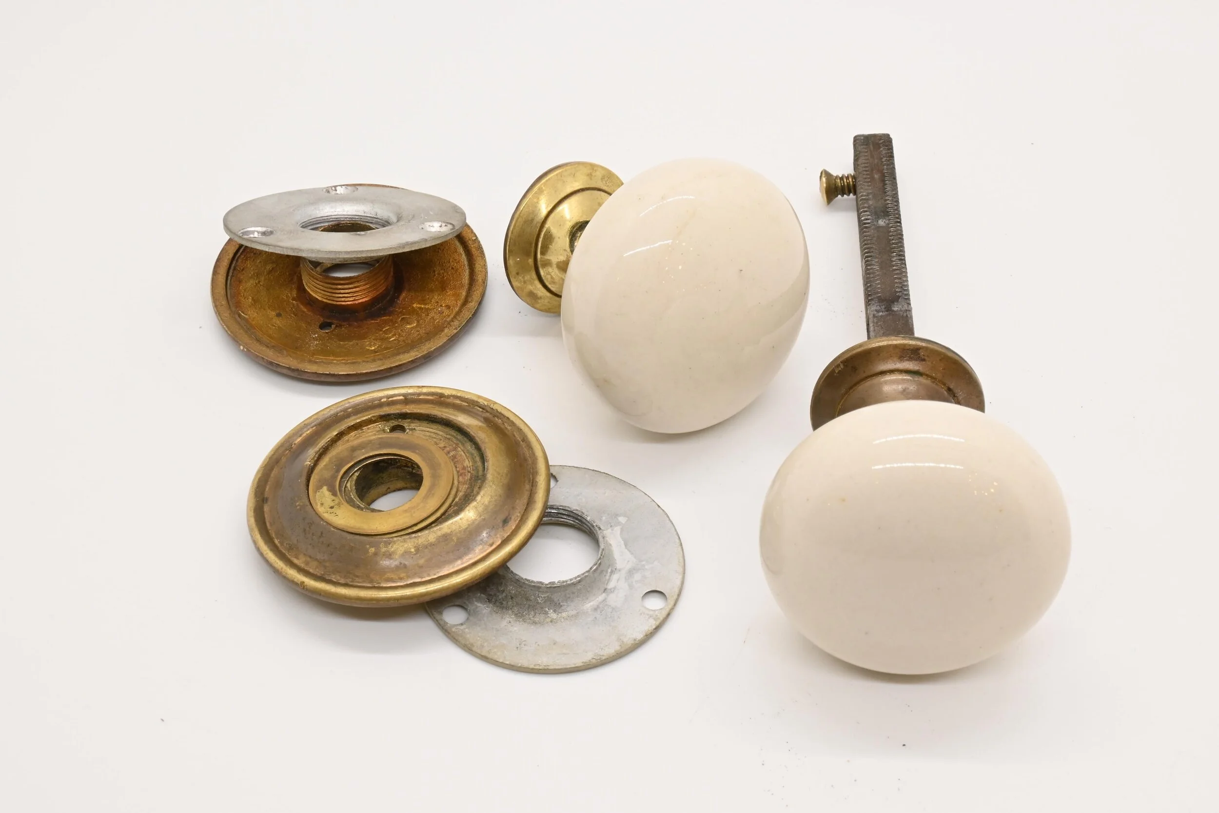 49610+Porcelian+Knob+Brass.jpg