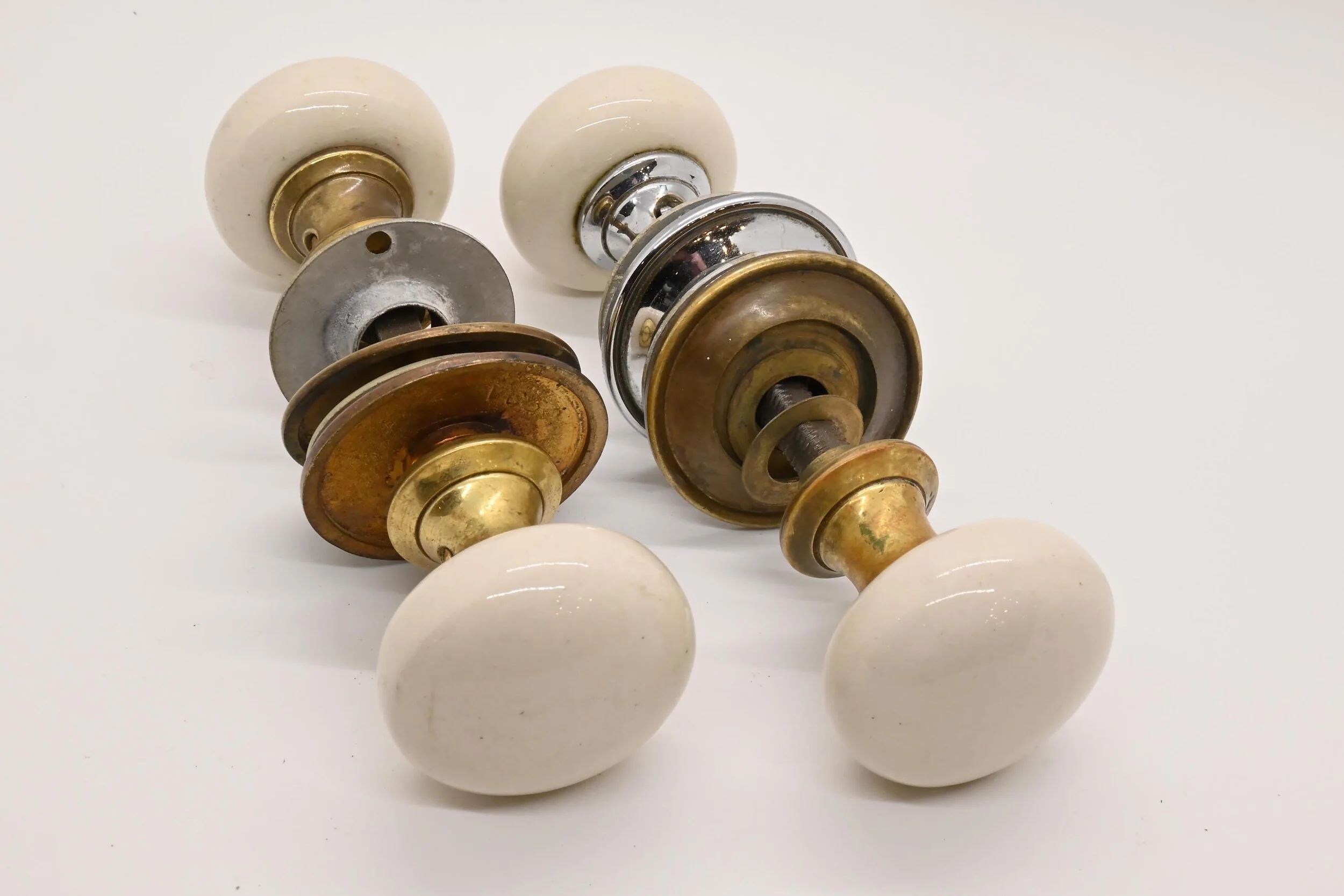 49610+Porcelian+Knob+Sets.jpg