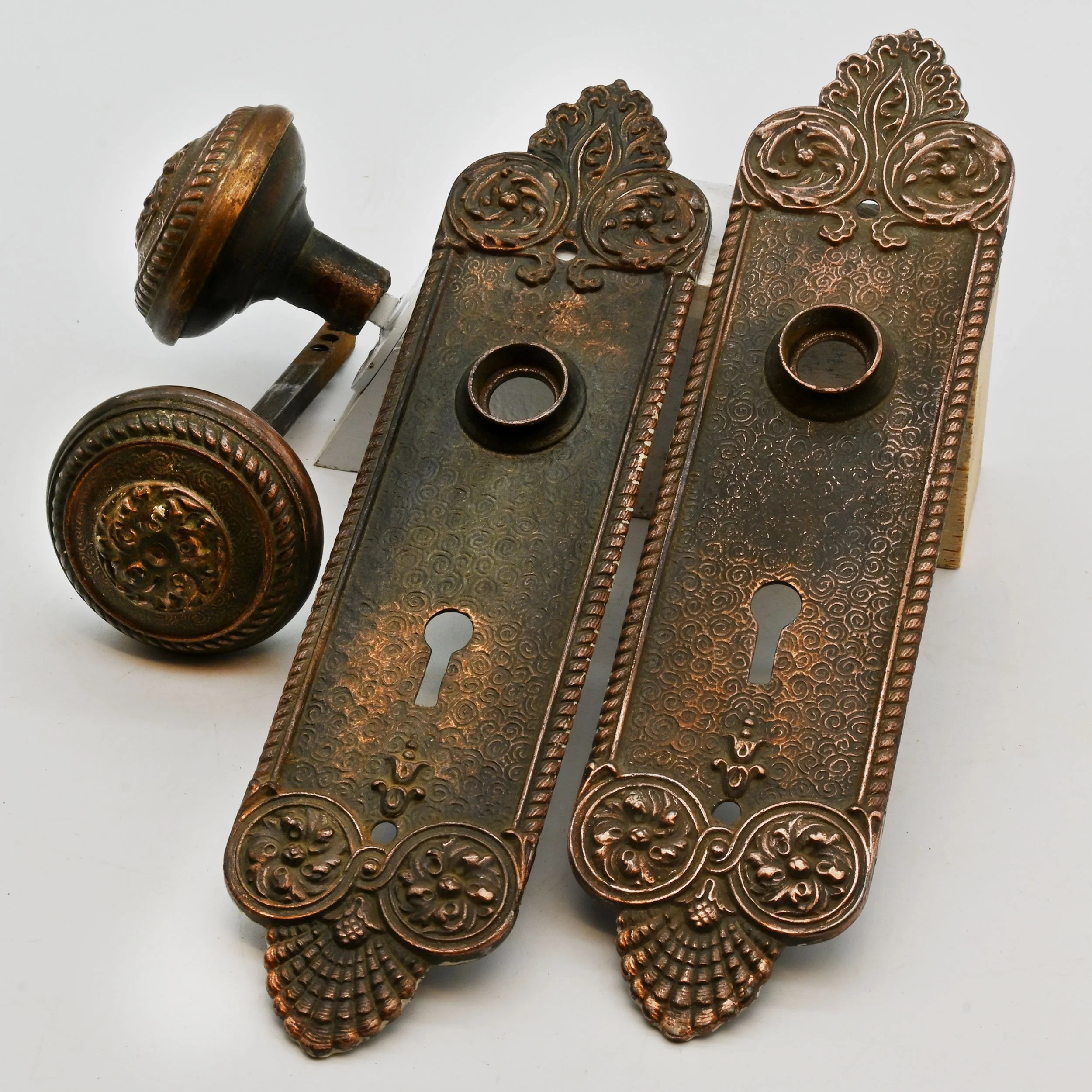 H62168+yale+and+town+arno+knobs+and+plates+9.jpg