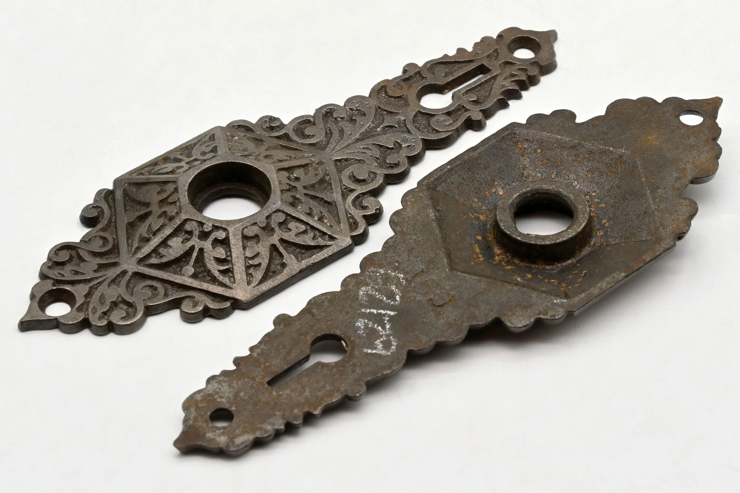 H62129+iron+doorplates+with+hexagonal+detail+3.jpg