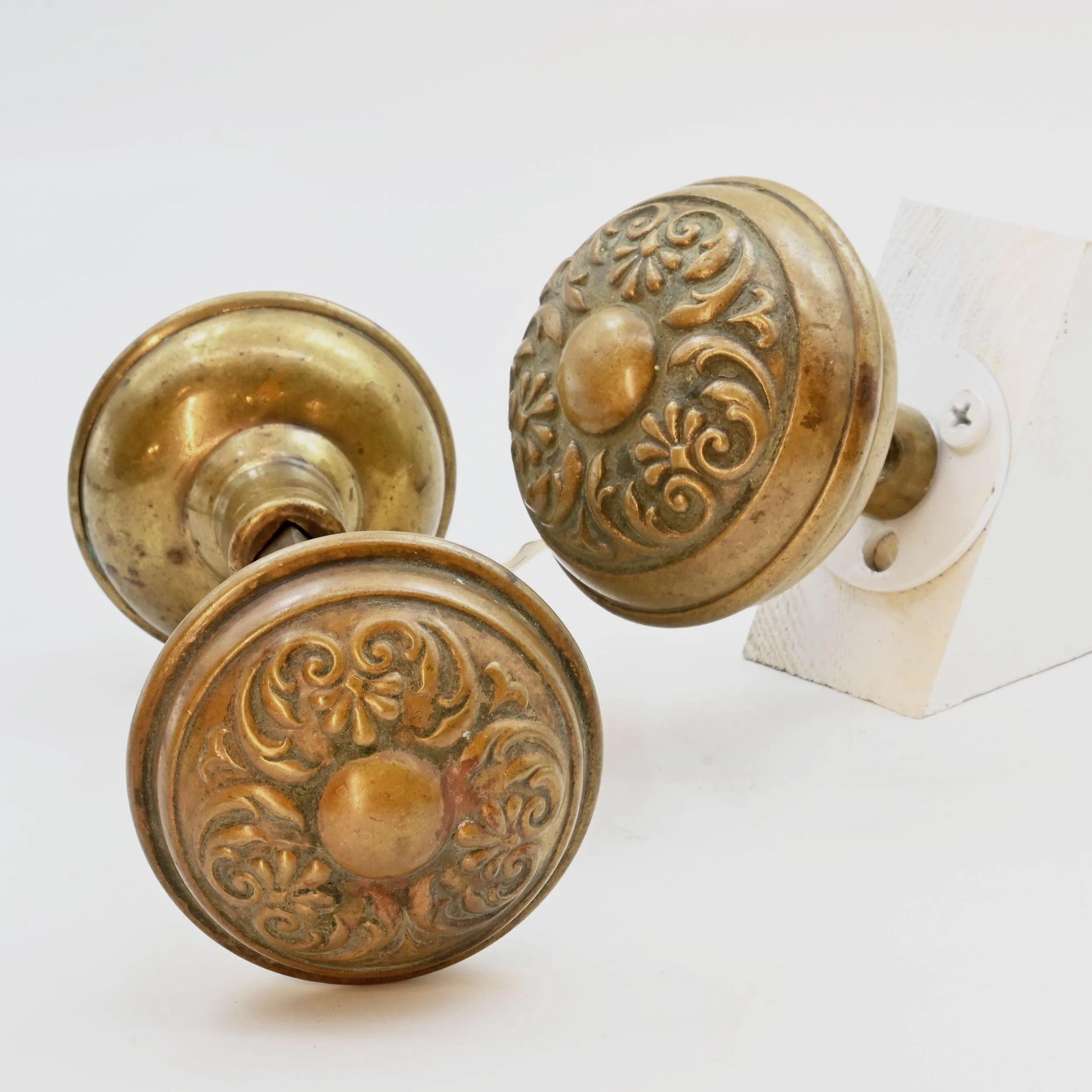H62083+lockwood+hastings+three+knob+set+3.jpg