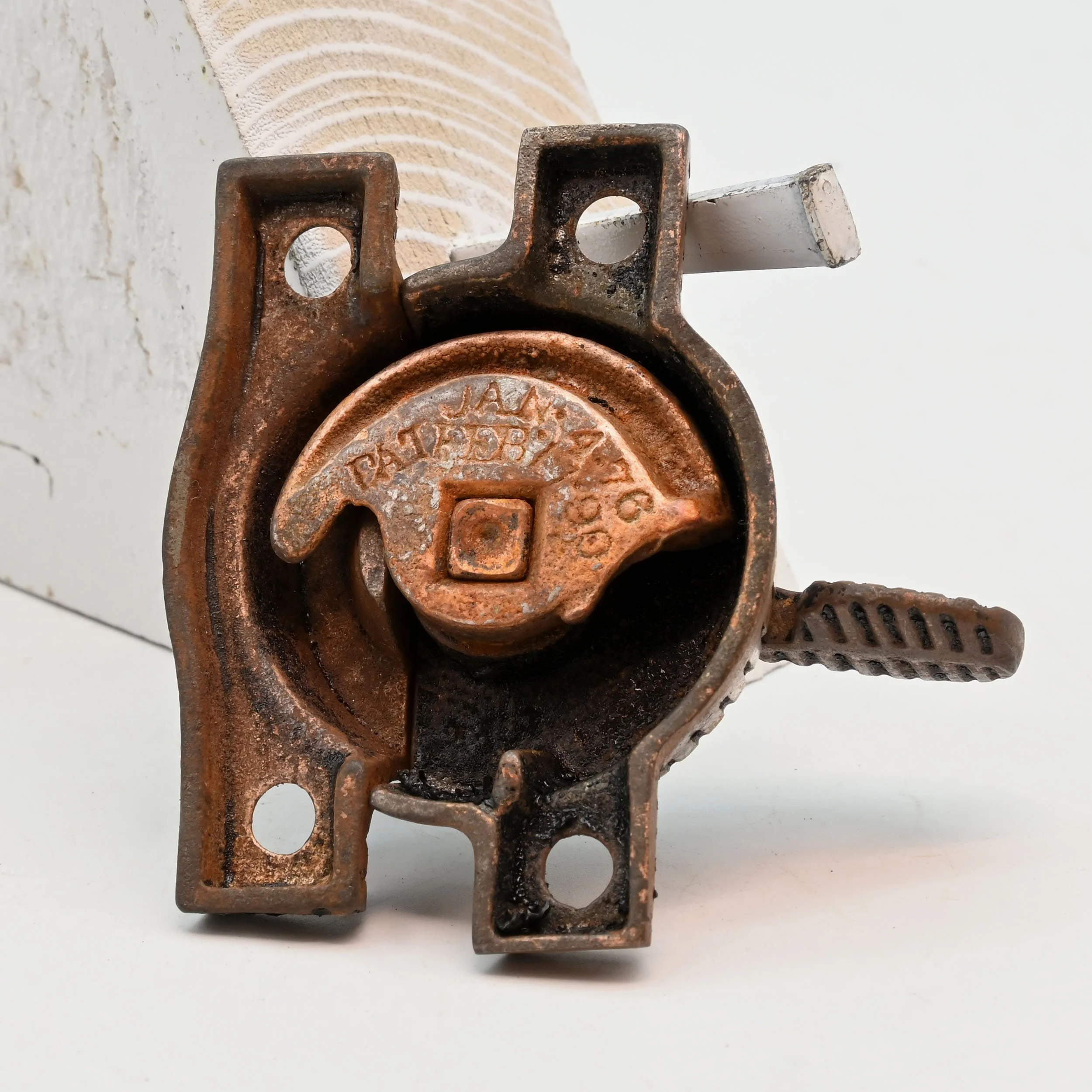H62184+cast+iron+sash+locks+with+lattice+pattern+2.jpg