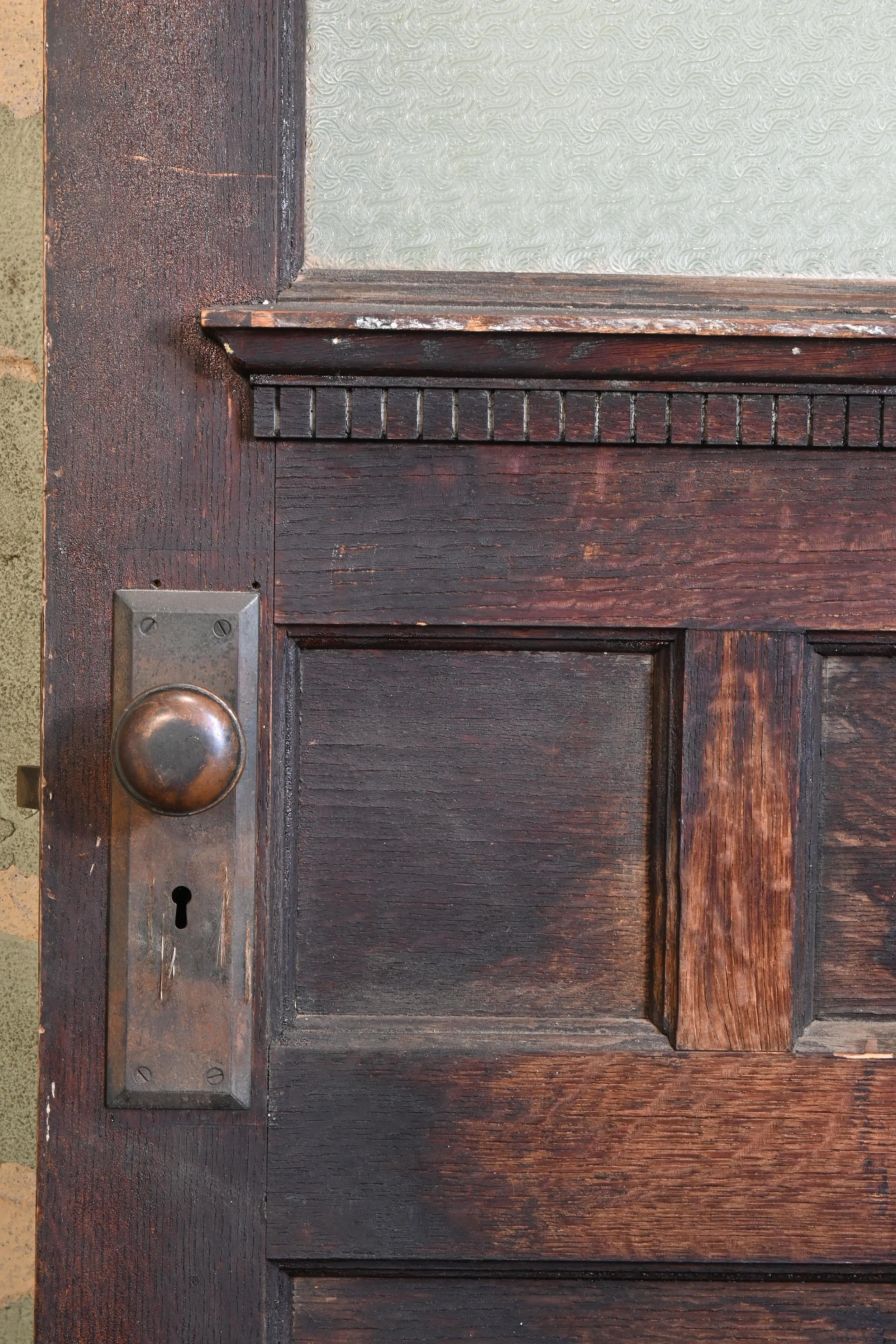 61171+Oak+half+view+with+textured+glass+3.jpg