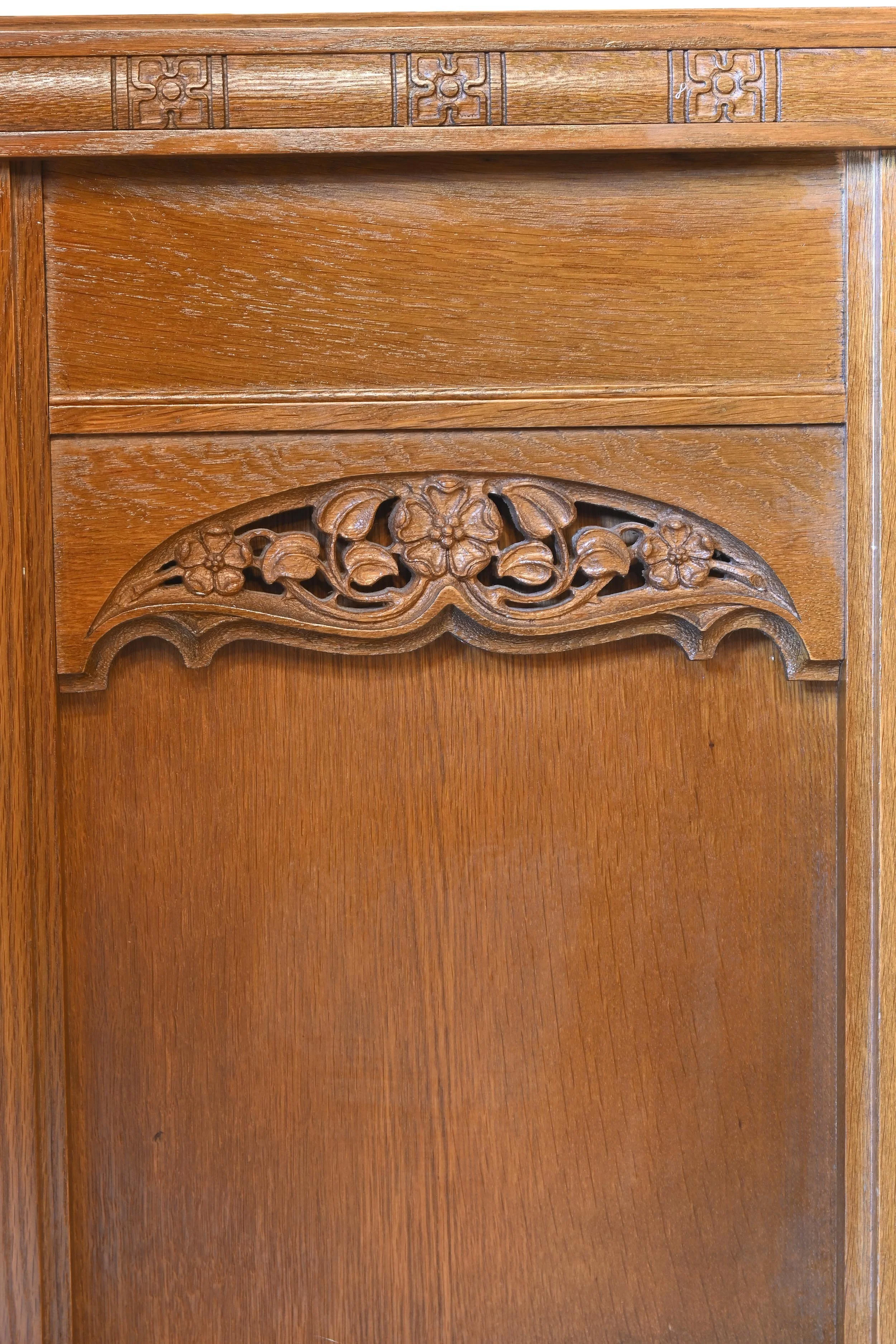 61658+CARVED+OAK+ALTER+4.jpg