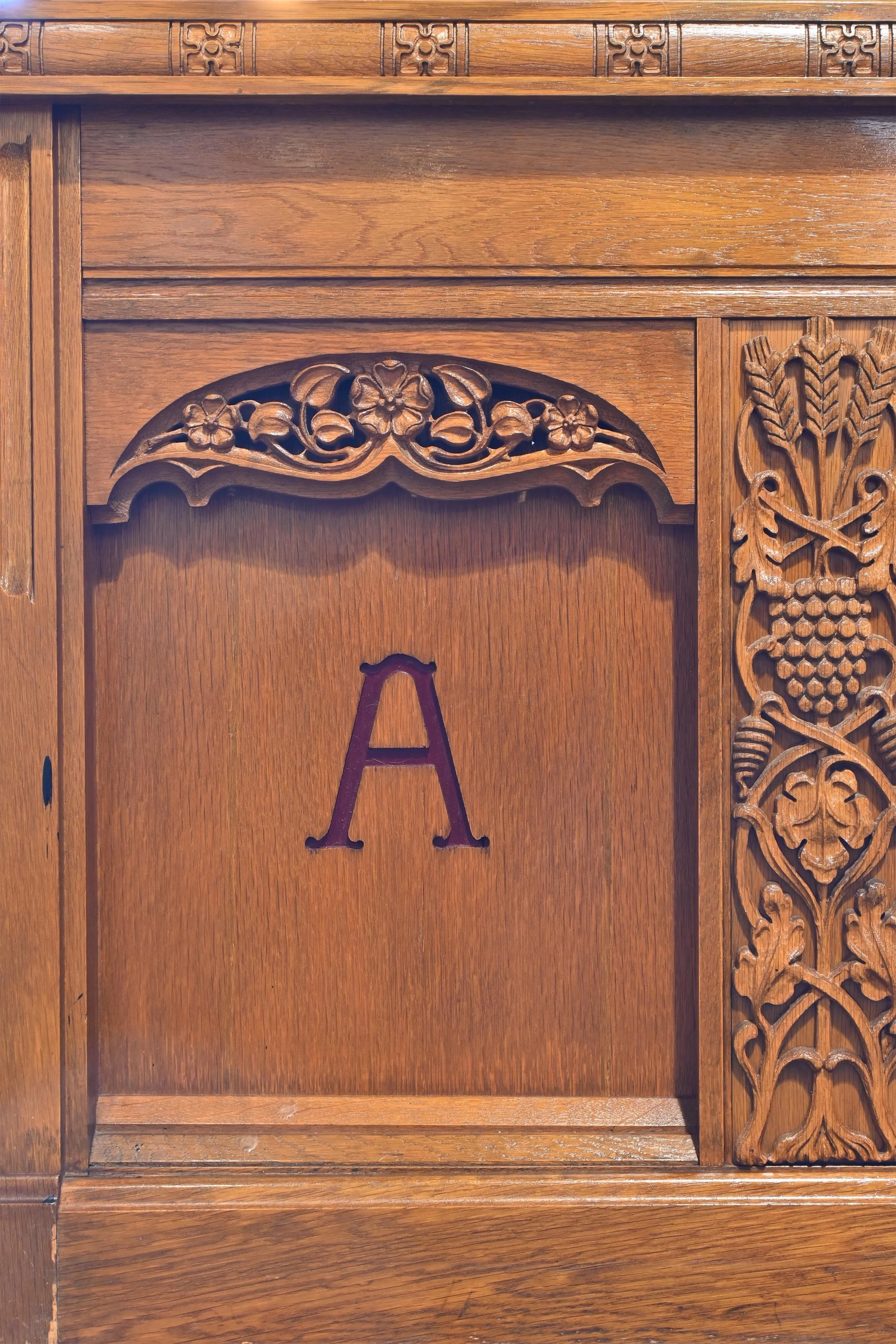 61658+CARVED+OAK+ALTER+5.jpg