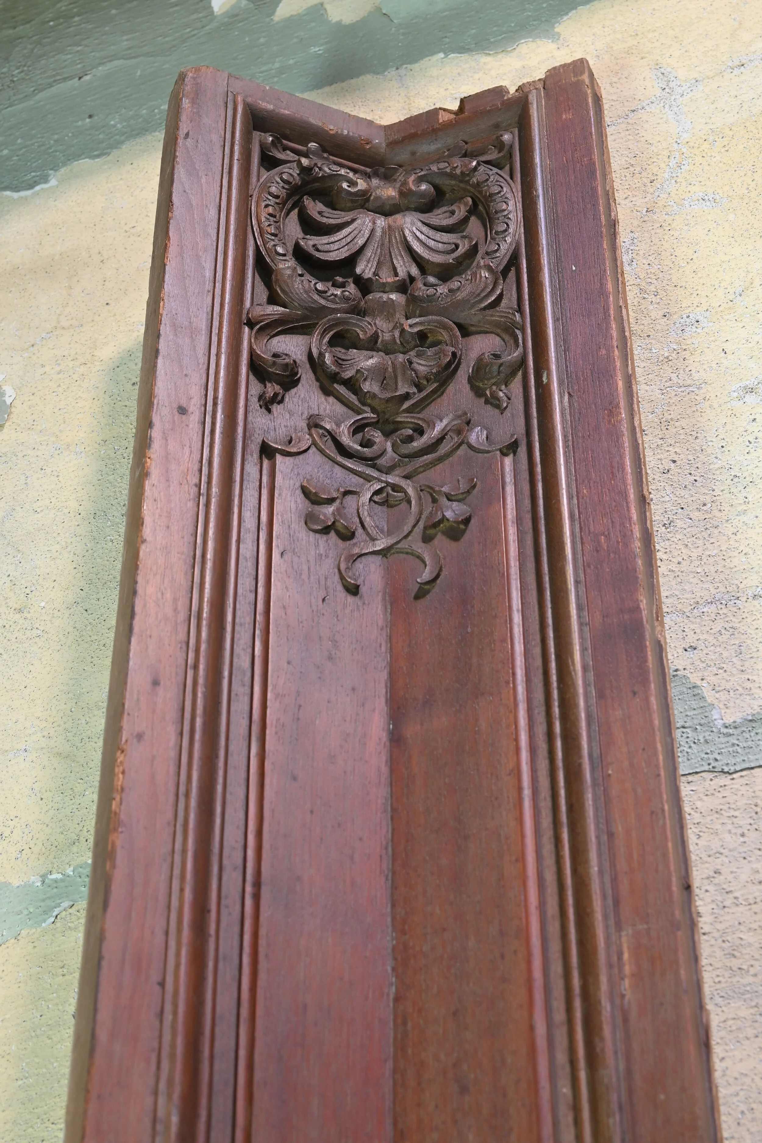 49904-skinny-carved-corner-trim-4.jpg