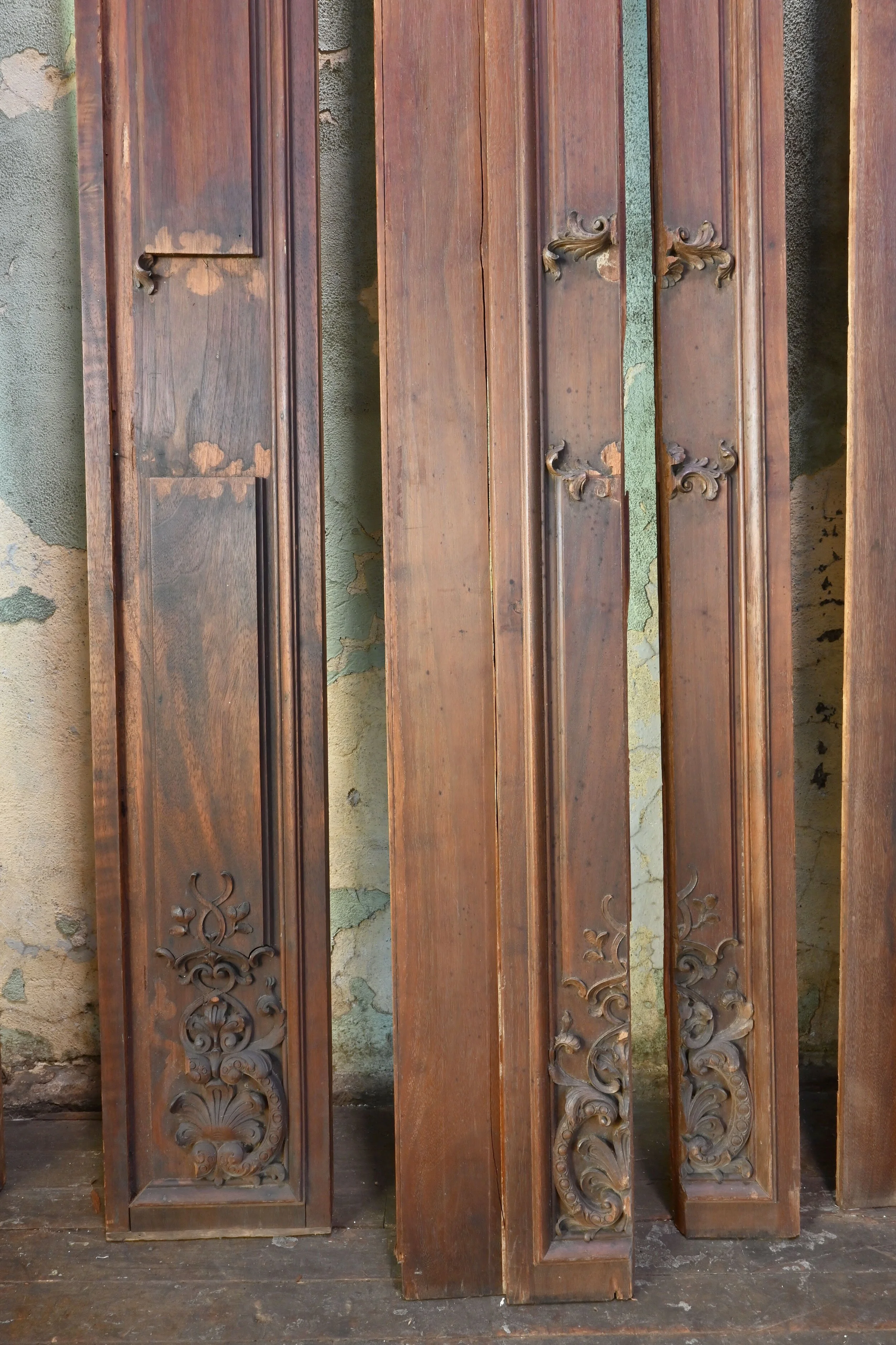 49904-skinny-carved-corner-trim-3.jpg