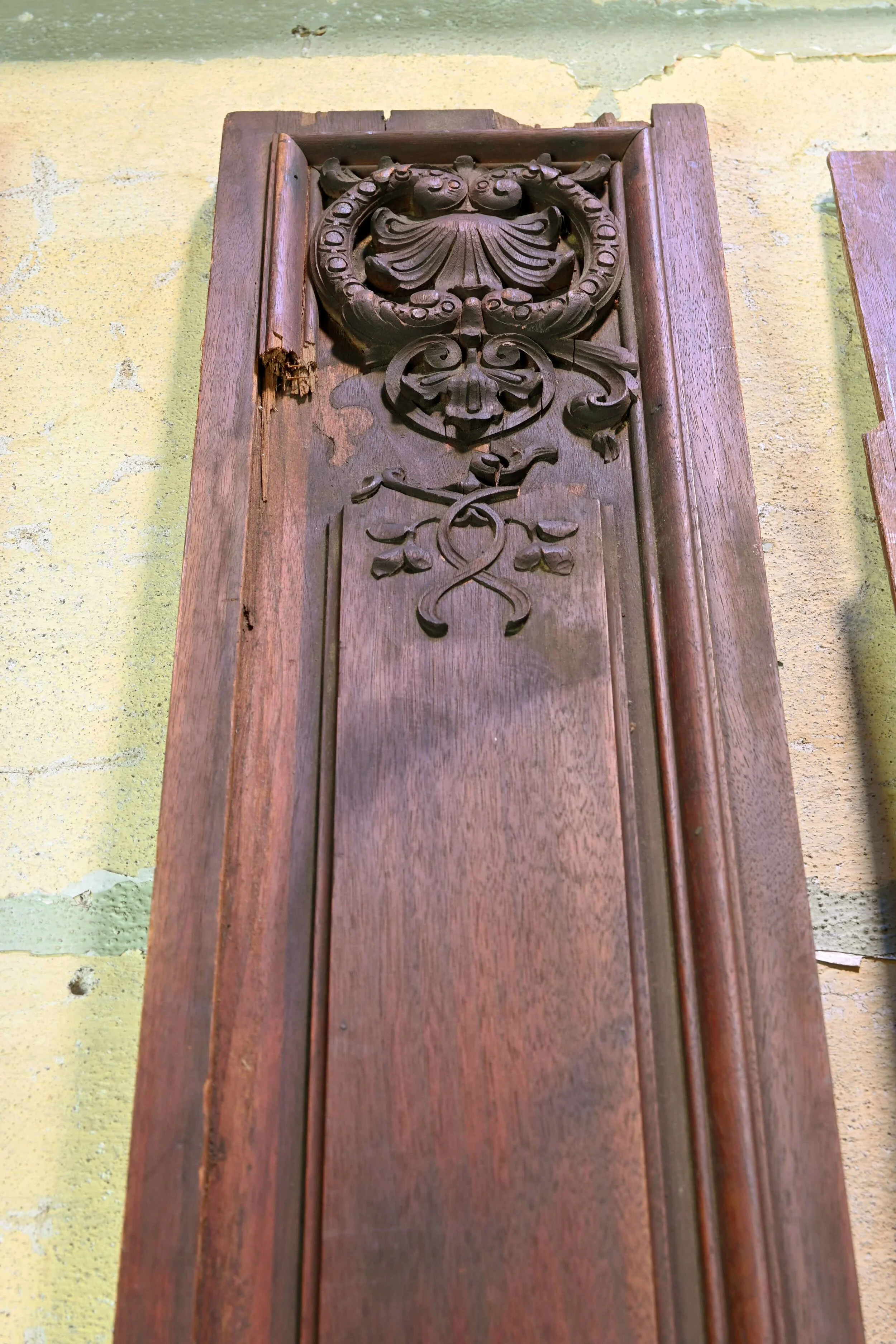 49904-skinny-carved-corner-trim-1.jpg