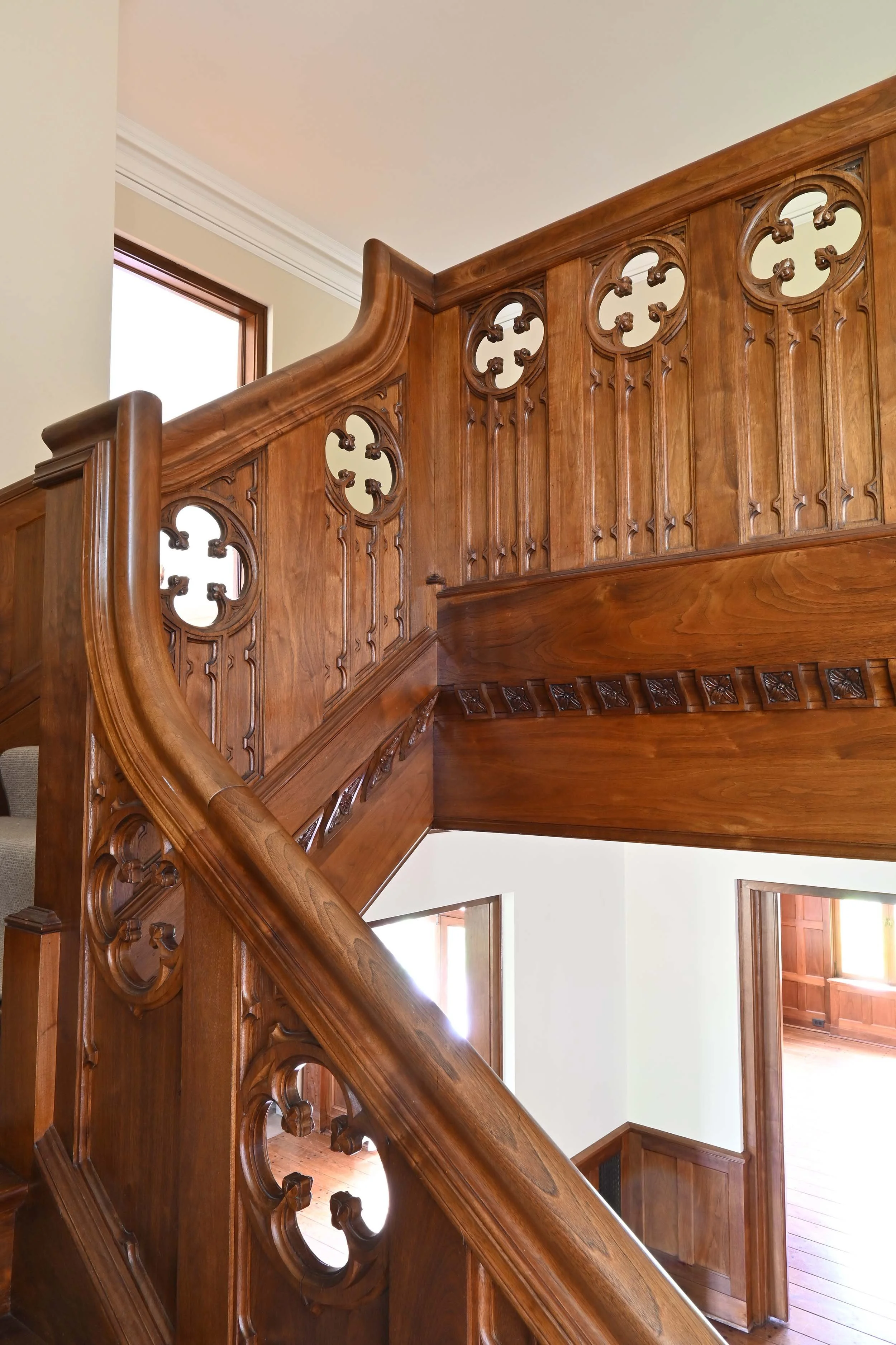 61254+walnut+entry+staircase+3+-+Copy.jpg