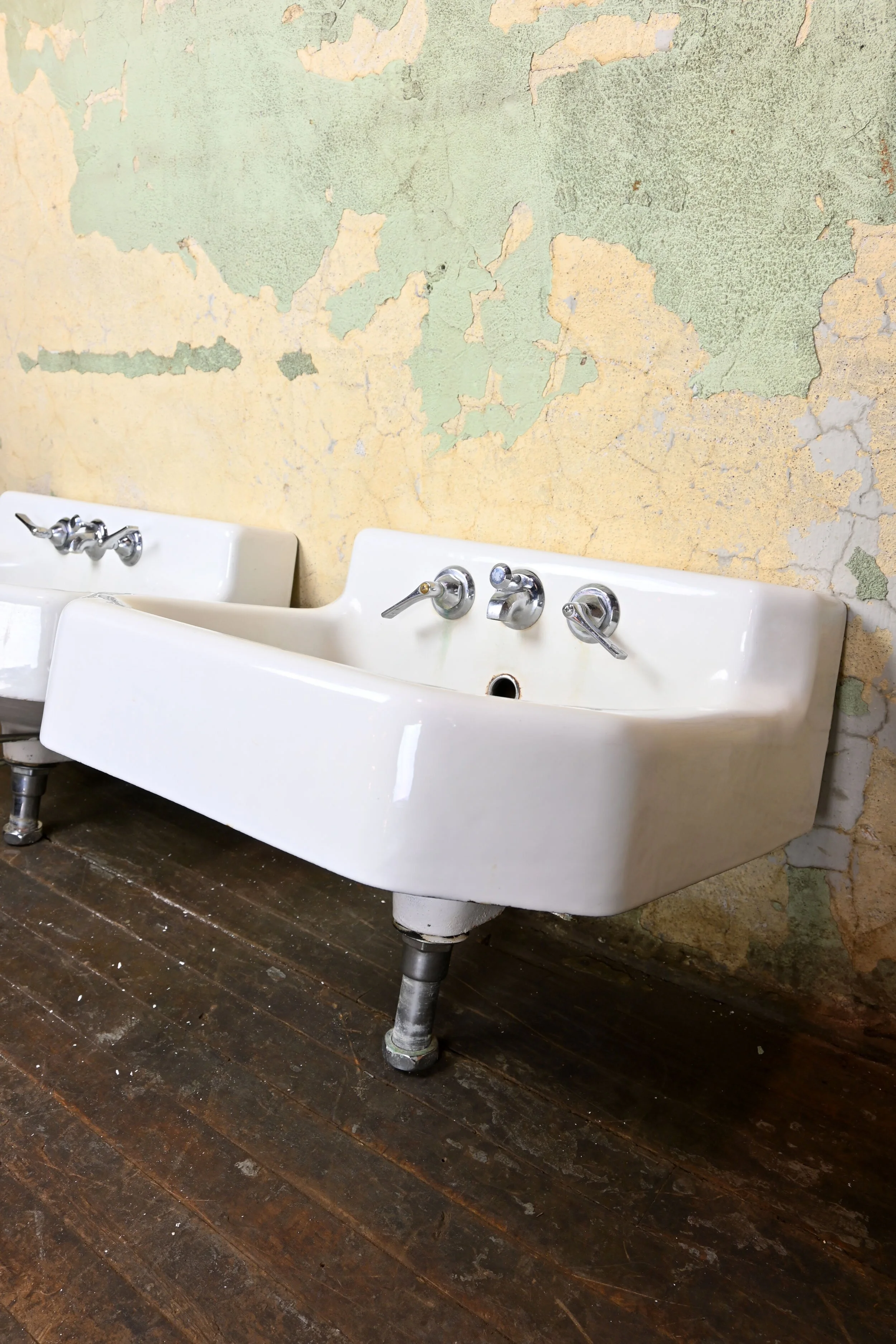 60001-petite-enamel-sink-3.jpg