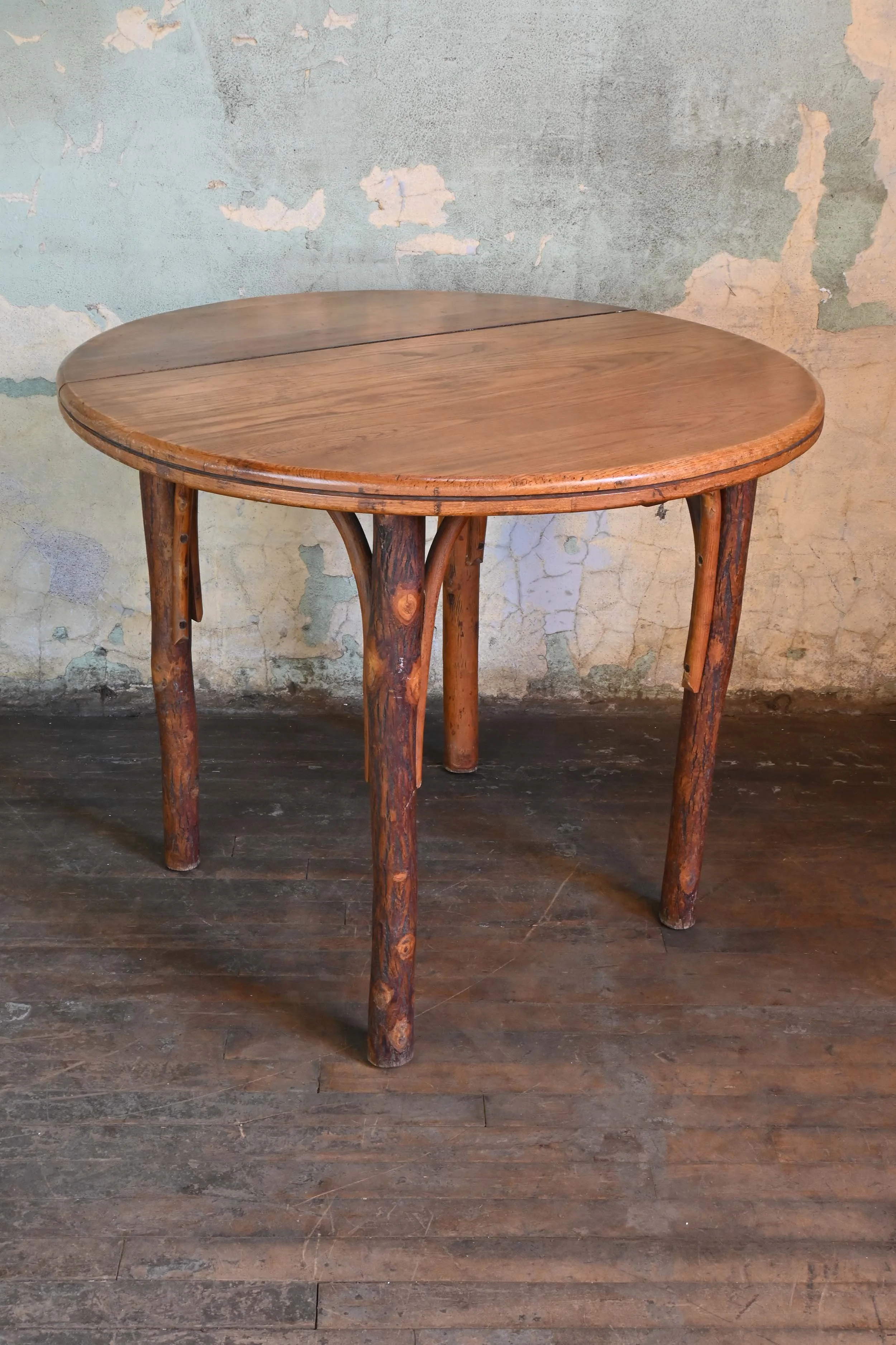 61013+OH+round+table+4.jpg