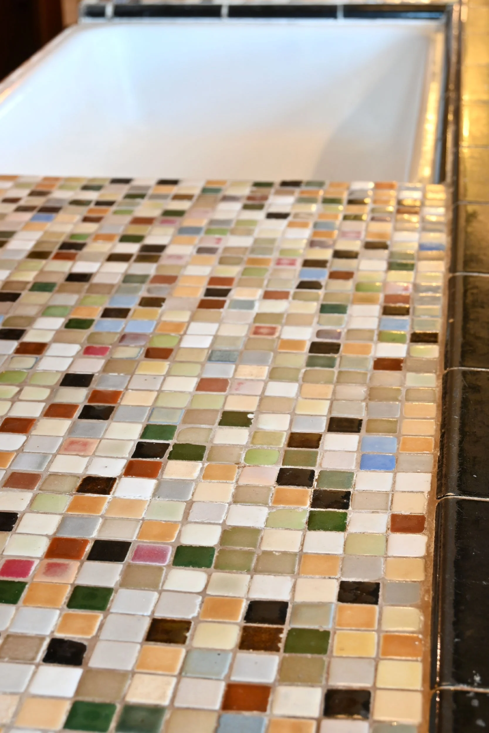 62397+large+kitchen+cabinet+w+tile+and+sink+8.jpg