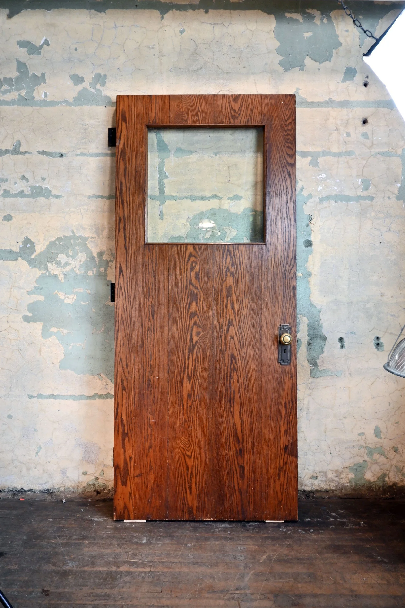 62463+oak+craftsman+door+with+square+beveled+one+quarter+view+window+5.jpg