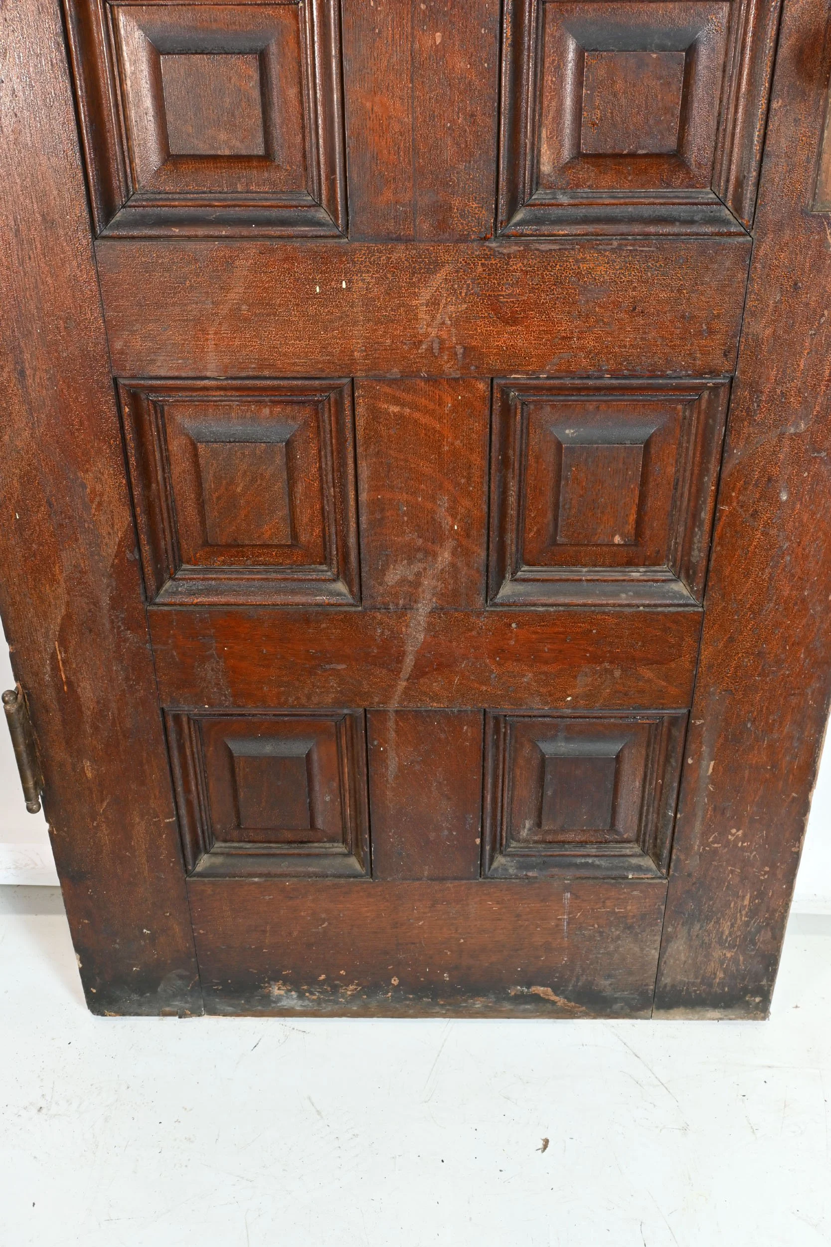 62475+quarter+sawn+oak+10+panel+door+with+brass+hardware+8.jpg