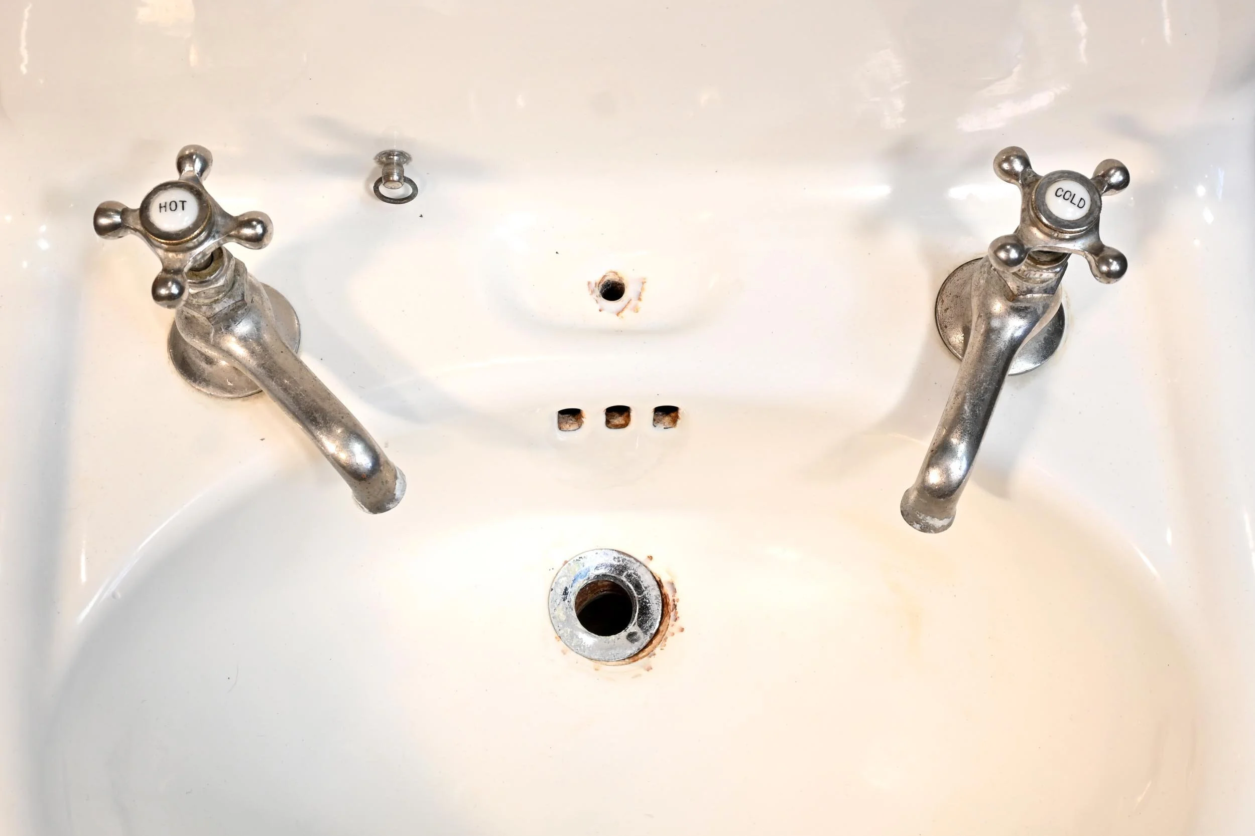 62407+standard+co+cast+iron+wall+mount+bathroom+sink+3.jpg