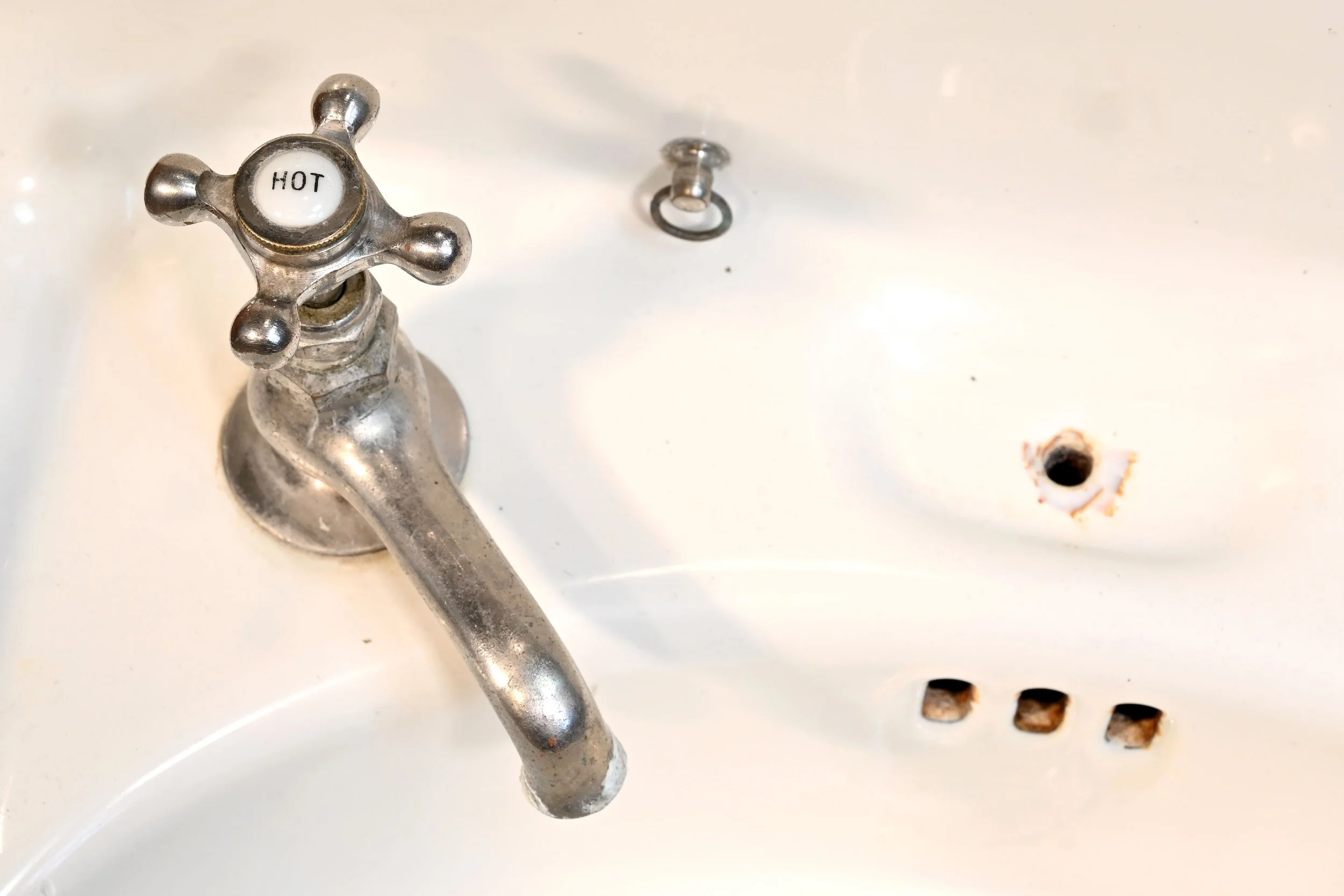 62407+standard+co+cast+iron+wall+mount+bathroom+sink+4.jpg