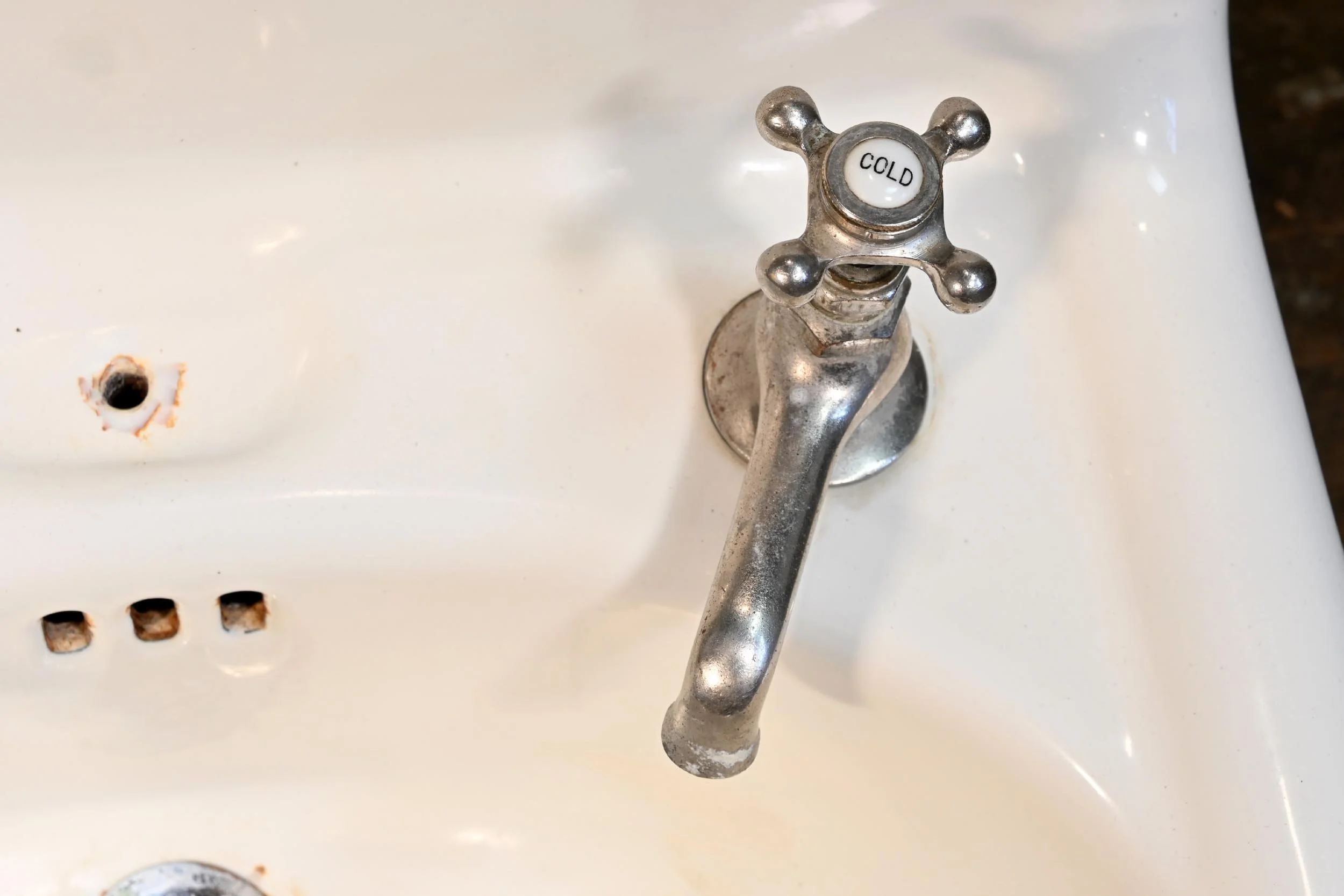 62407+standard+co+cast+iron+wall+mount+bathroom+sink+5.jpg