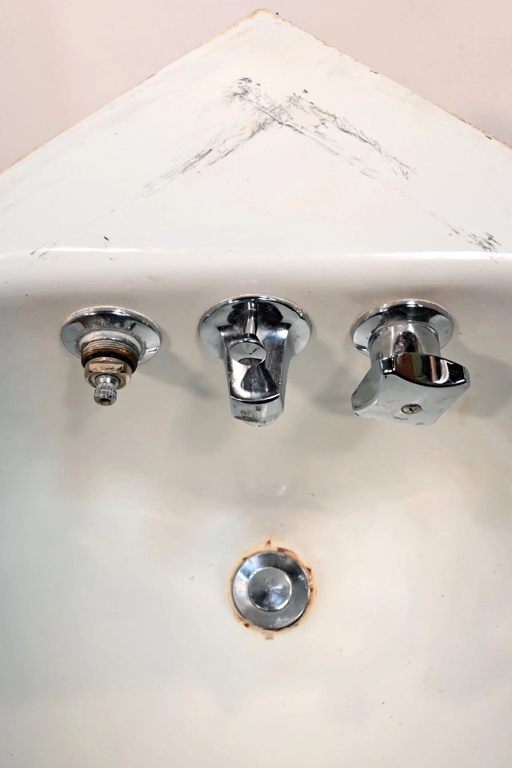 62464+kohler+enameled+cast+iron+corner+sink+3.jpg