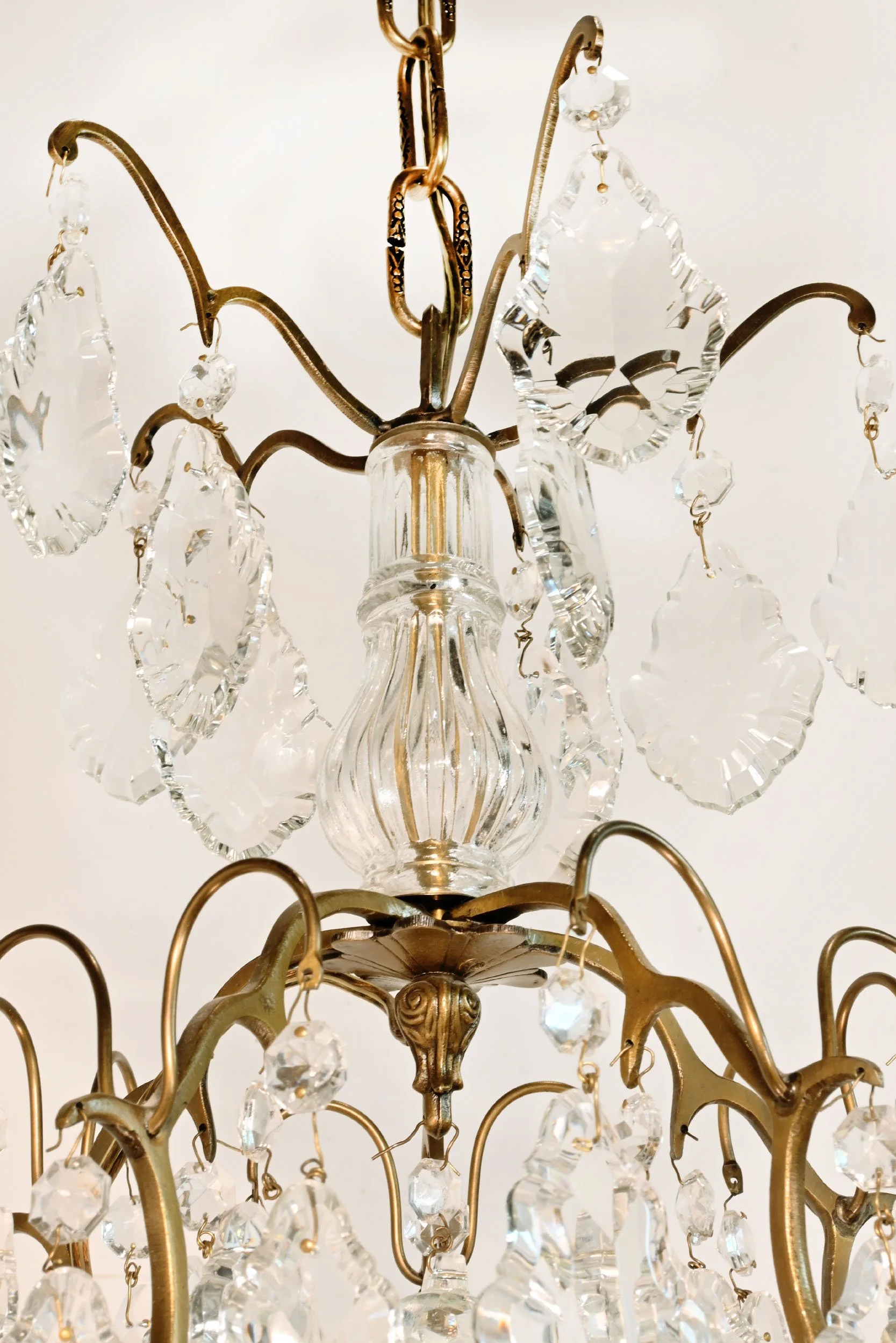 62536+petite+brass+five+candle+chandelier+with+pendalogs+4.jpg