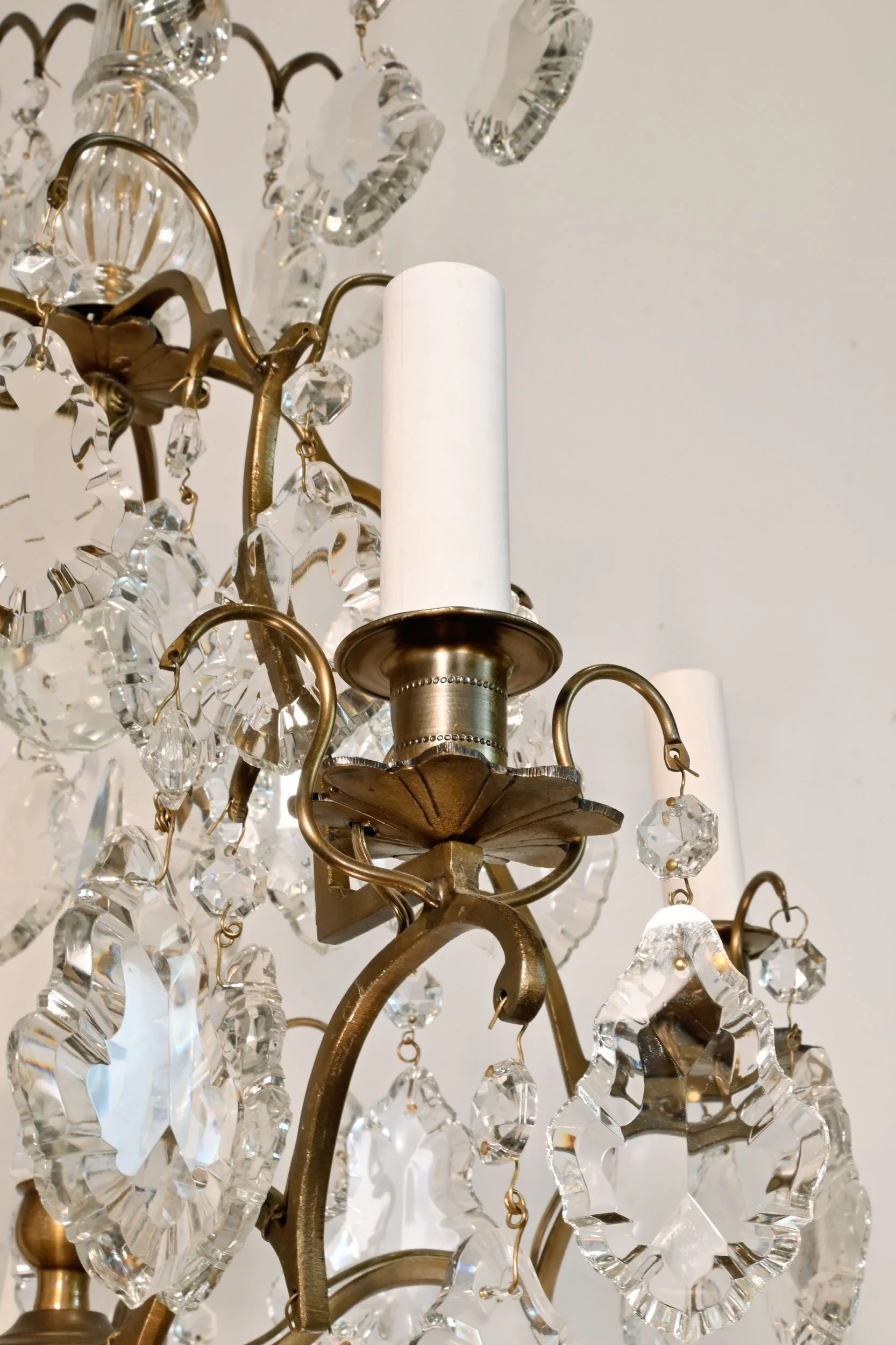 62536+petite+brass+five+candle+chandelier+with+pendalogs+5.jpg