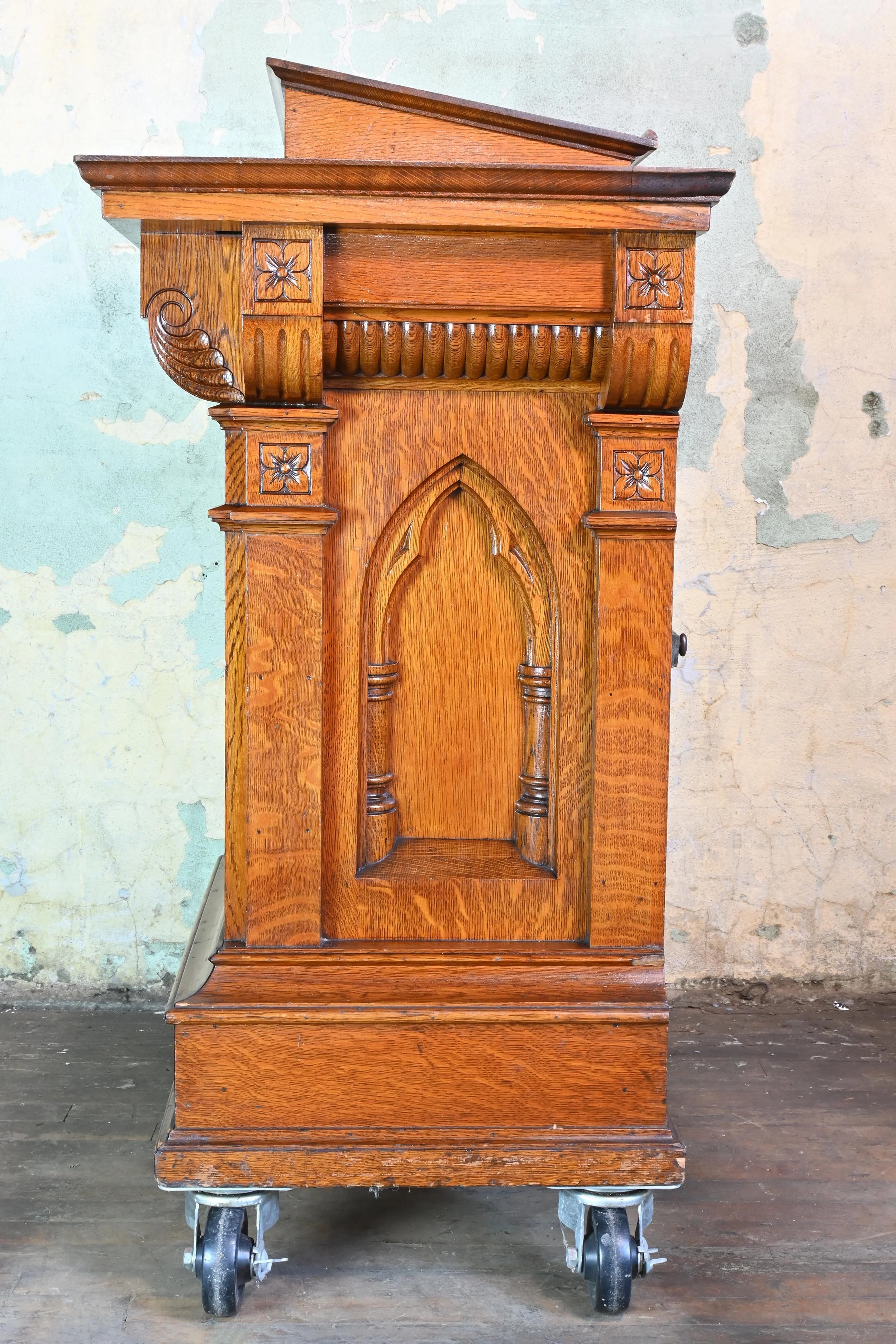 60155+Qsawn+Oak+Lectern+1.jpg