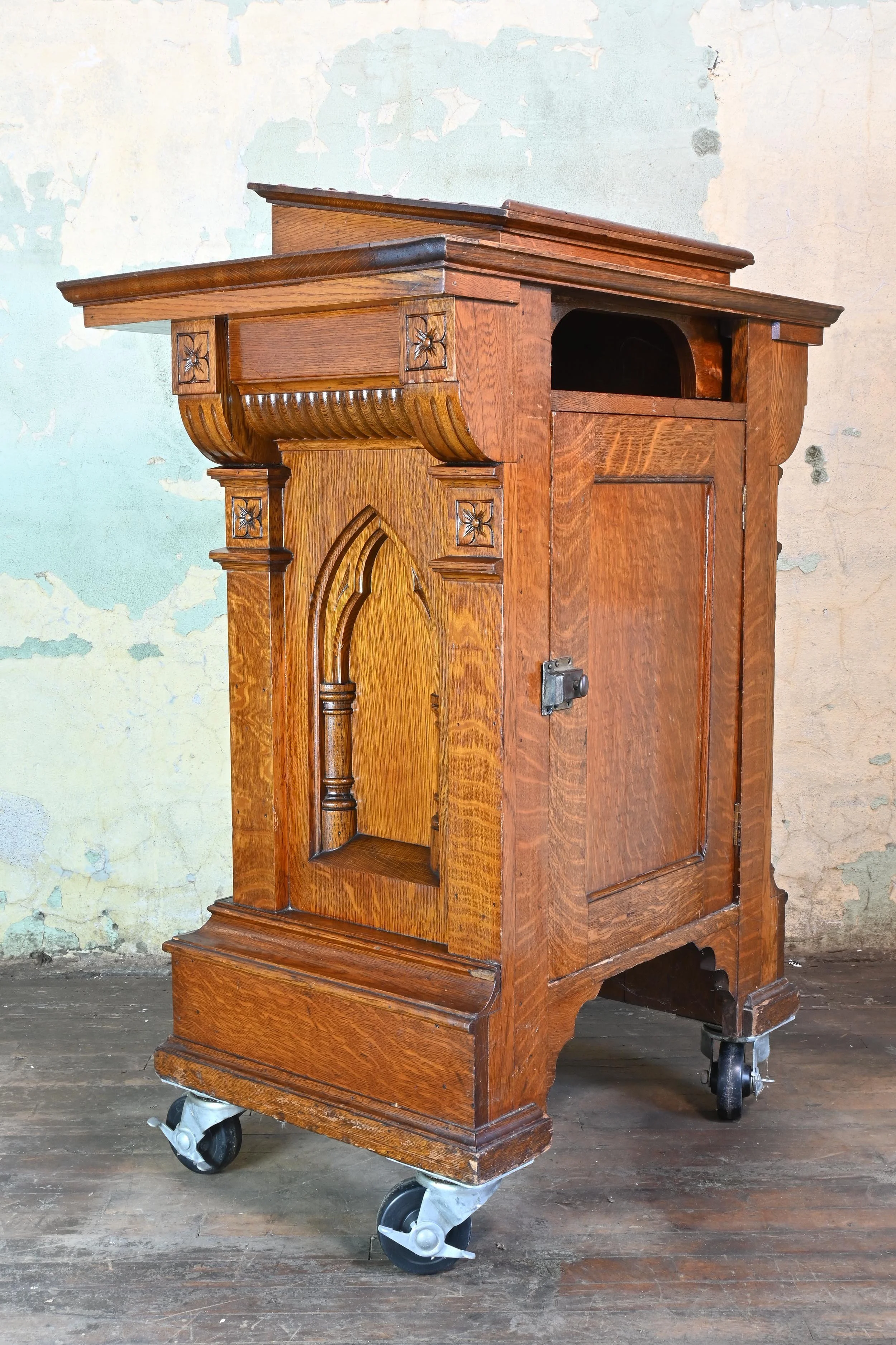 60155+Qsawn+Oak+Lectern+2.jpg