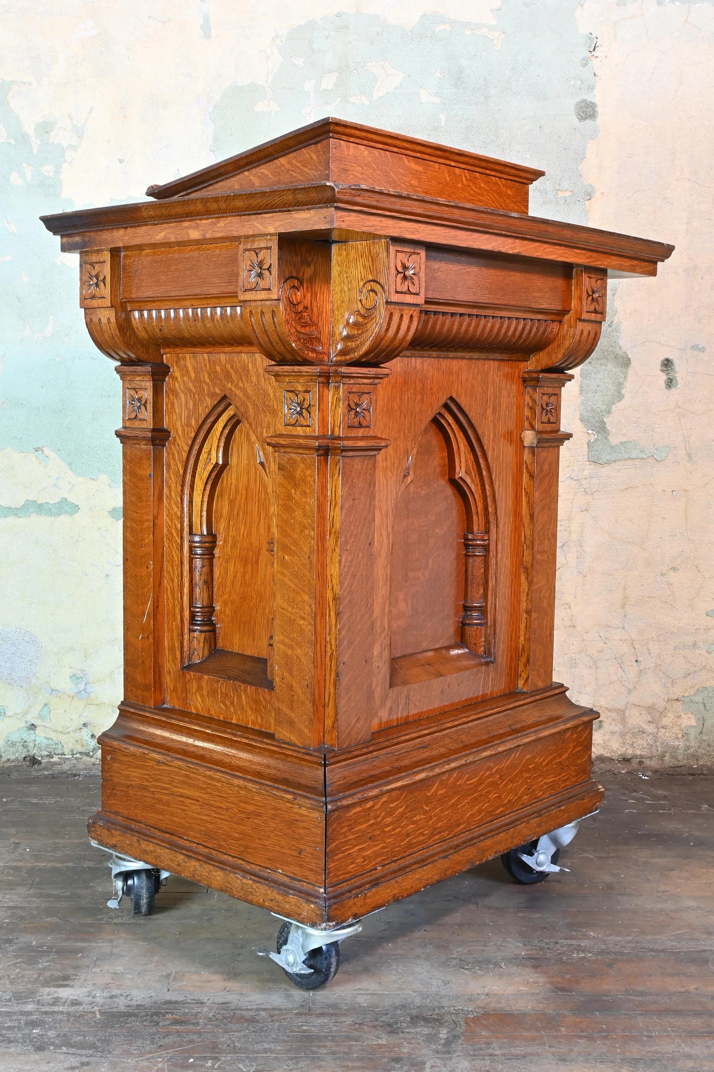 60155+Qsawn+Oak+Lectern+4.jpg