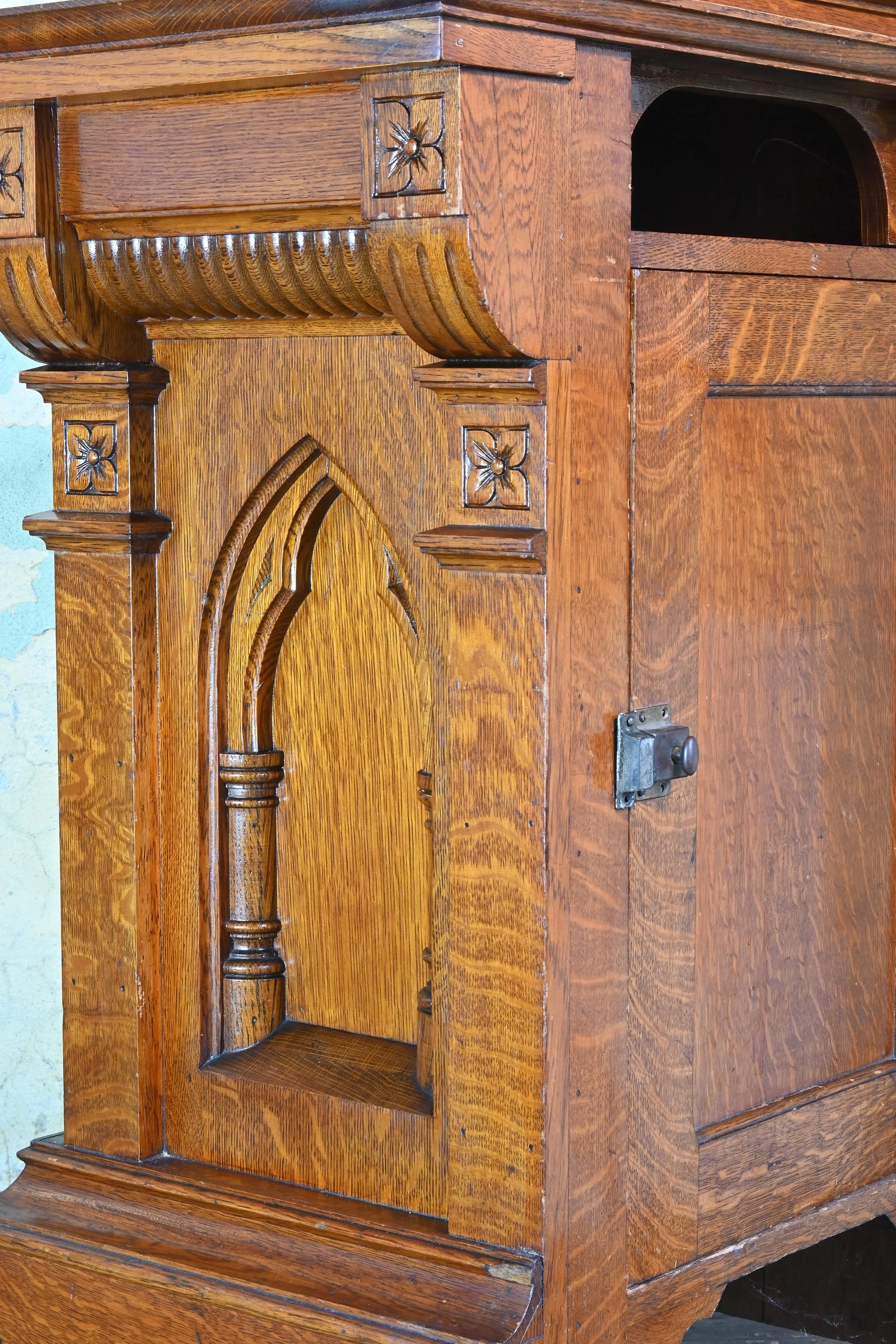 60155+Qsawn+Oak+Lectern+6.jpg