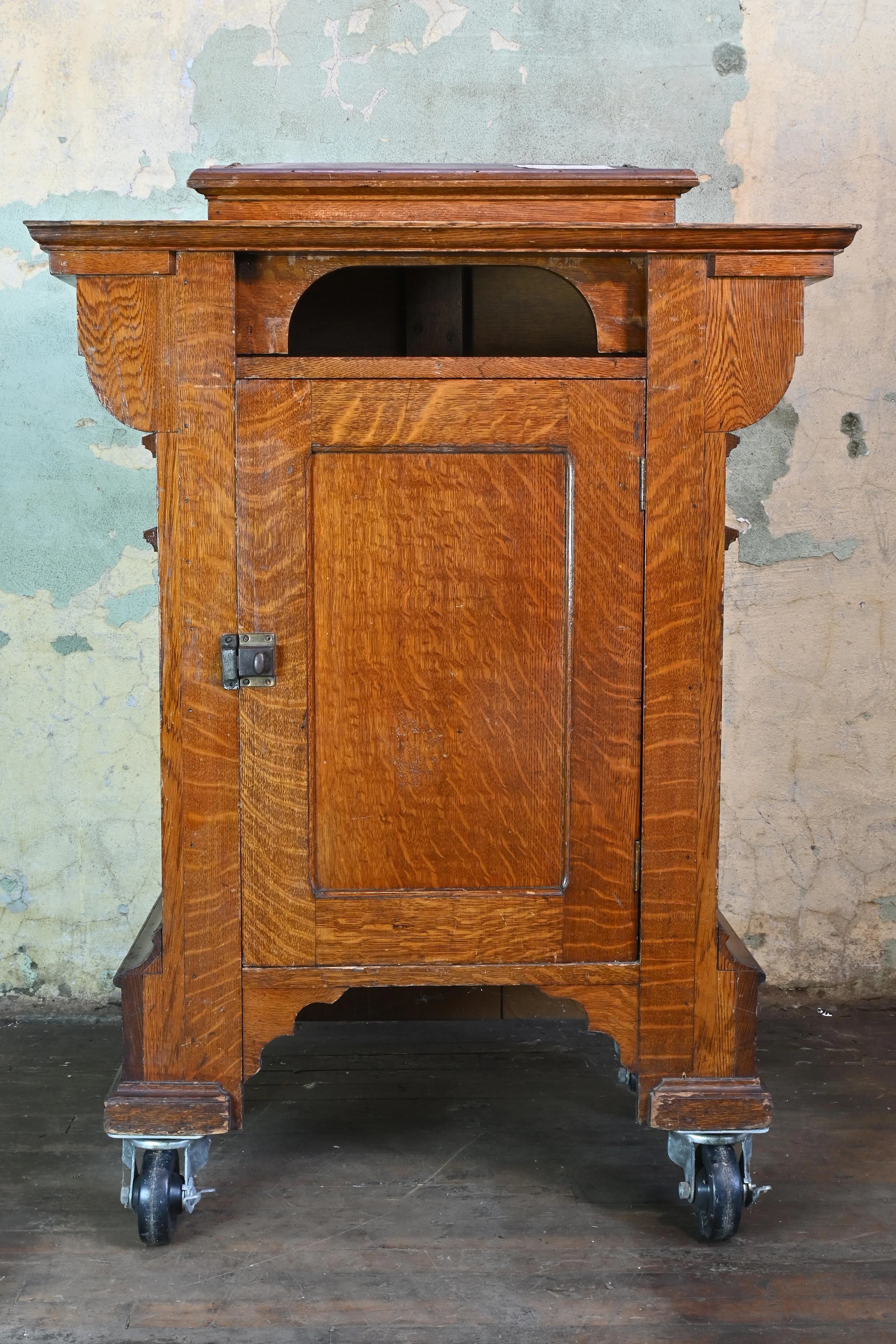 60155+Qsawn+Oak+Lectern+back.jpg