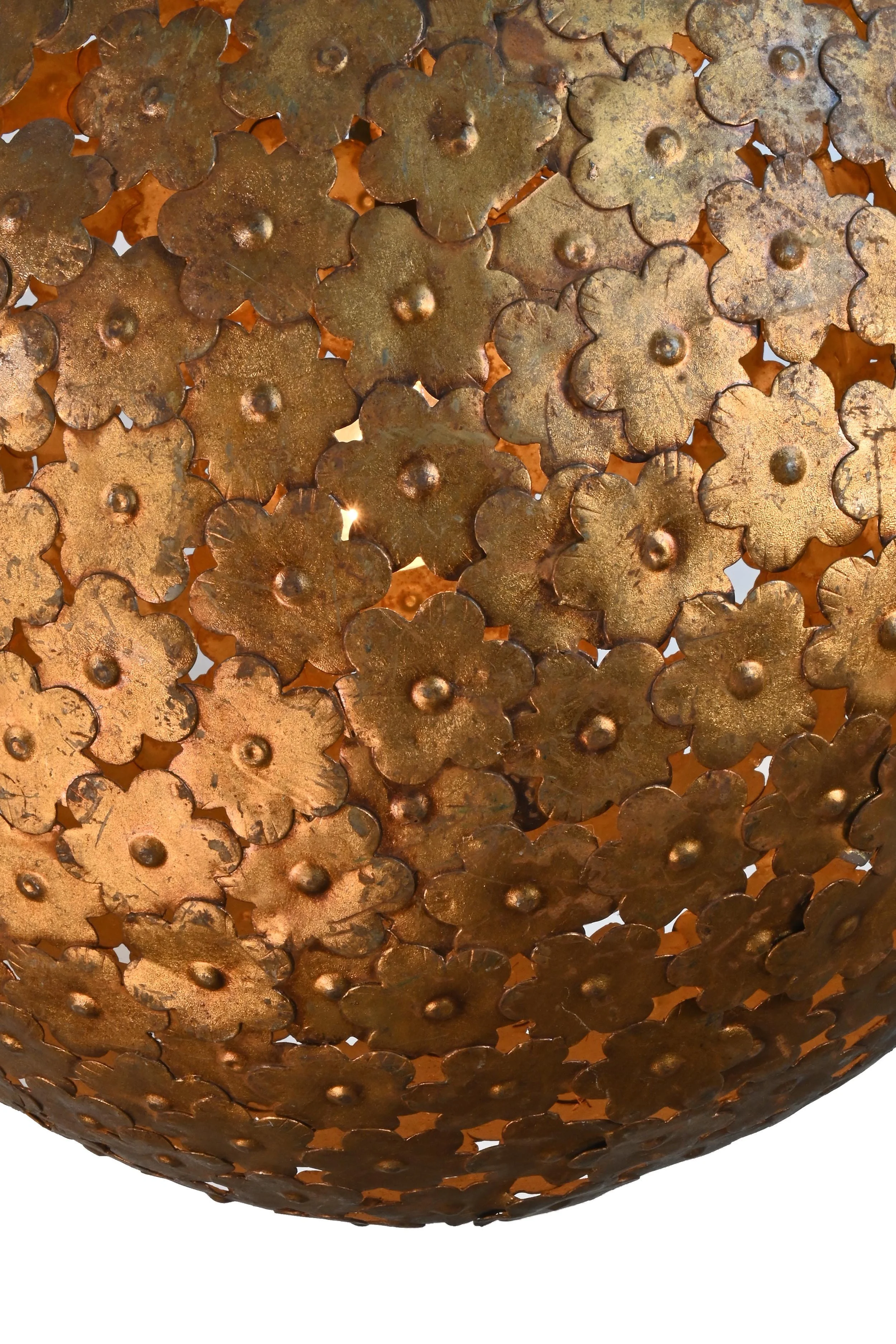 61220+sculpturalpetal+ball+light+4.jpg