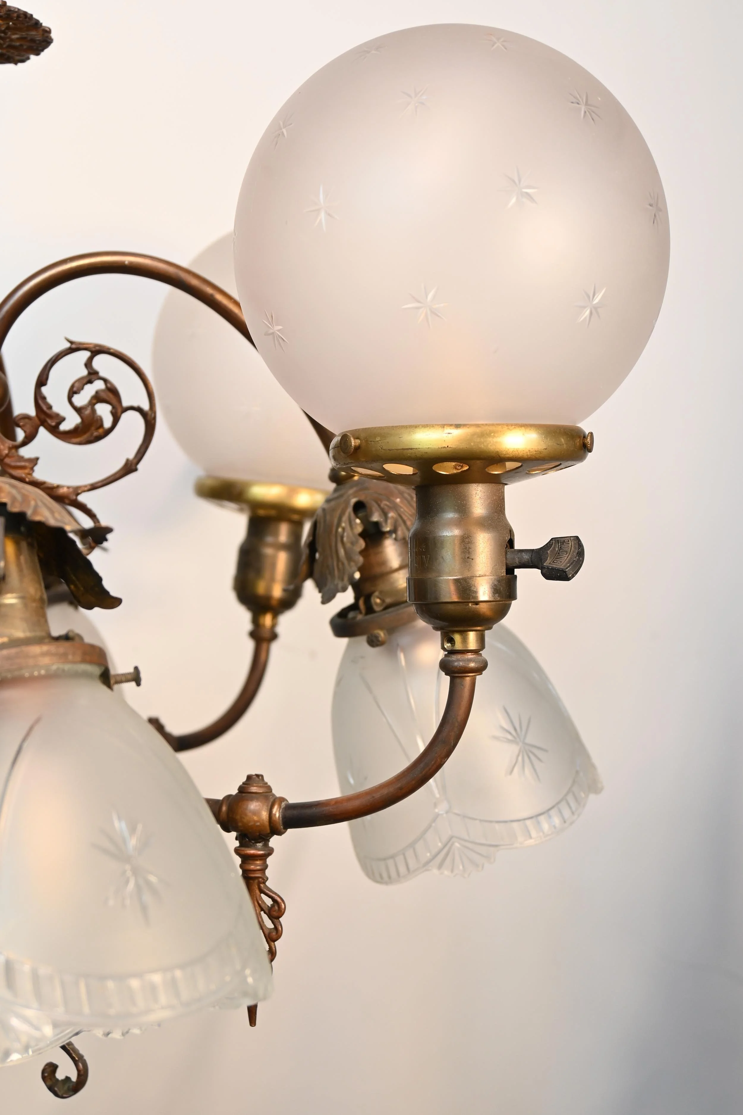 61114+ten+light+chandleir+7.jpg